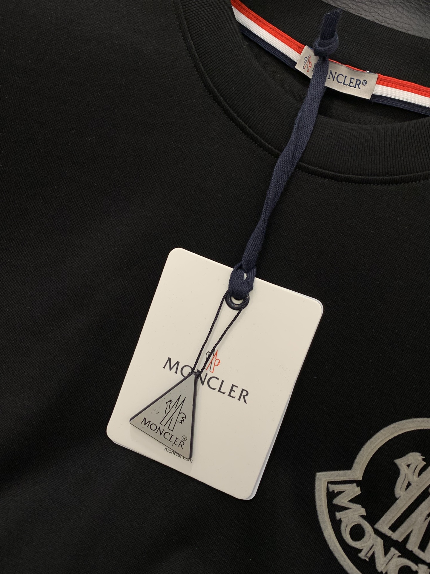 ，Moncler 蒙口，2026夏季最新品，专柜同步有售，原单狠货，时尚休闲圆领短袖T恤，上身舒适！吸睛