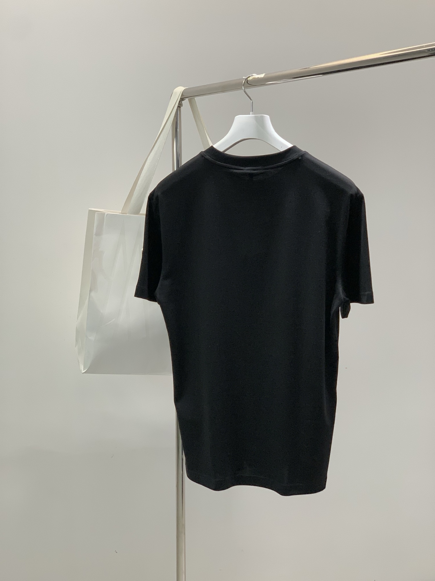 ，Moncler 蒙口，2026夏季最新品，专柜同步有售，原单狠货，时尚休闲圆领短袖T恤，上身舒适！吸睛