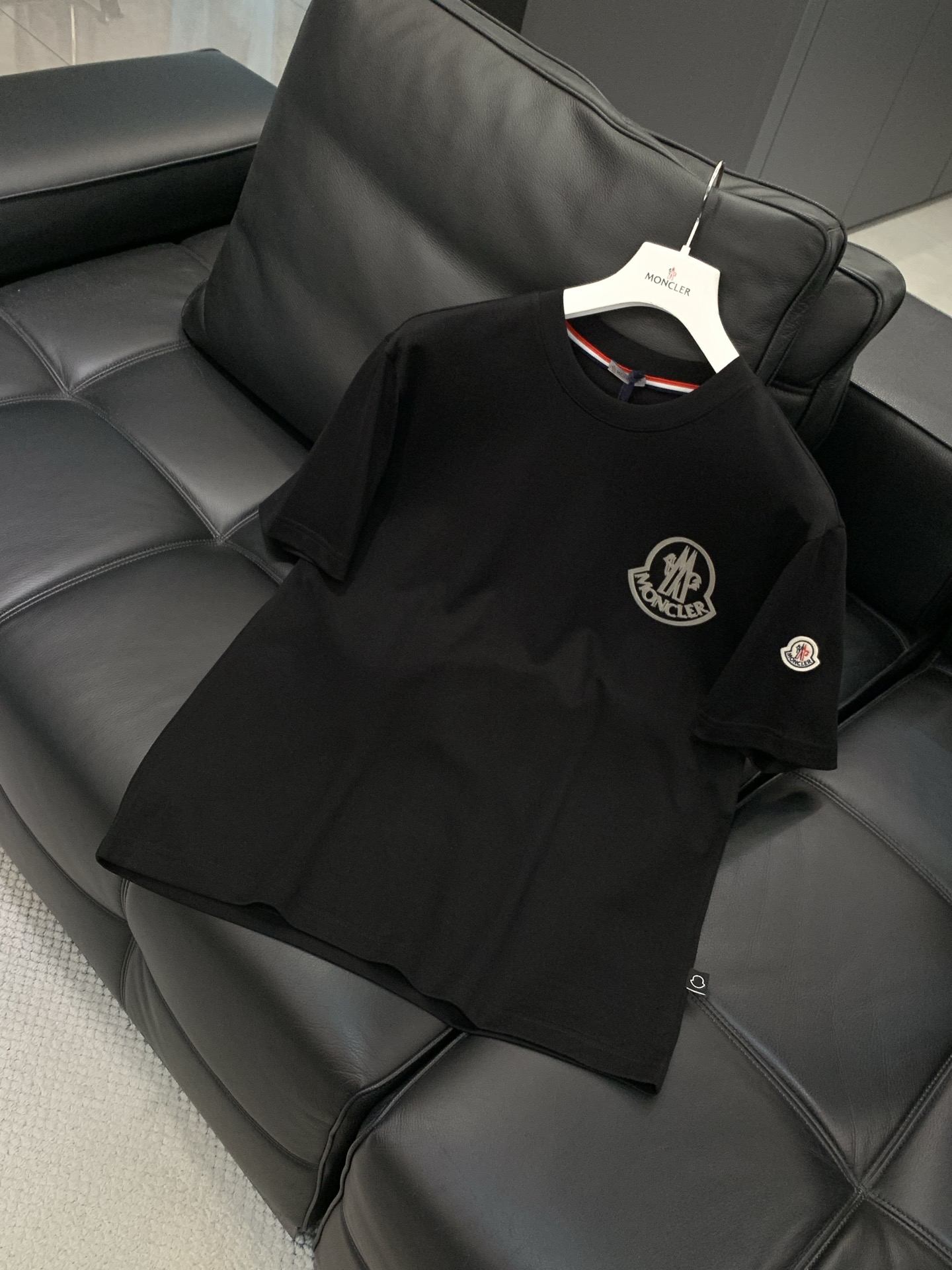 ，Moncler 蒙口，2026夏季最新品，专柜同步有售，原单狠货，时尚休闲圆领短袖T恤，上身舒适！吸睛