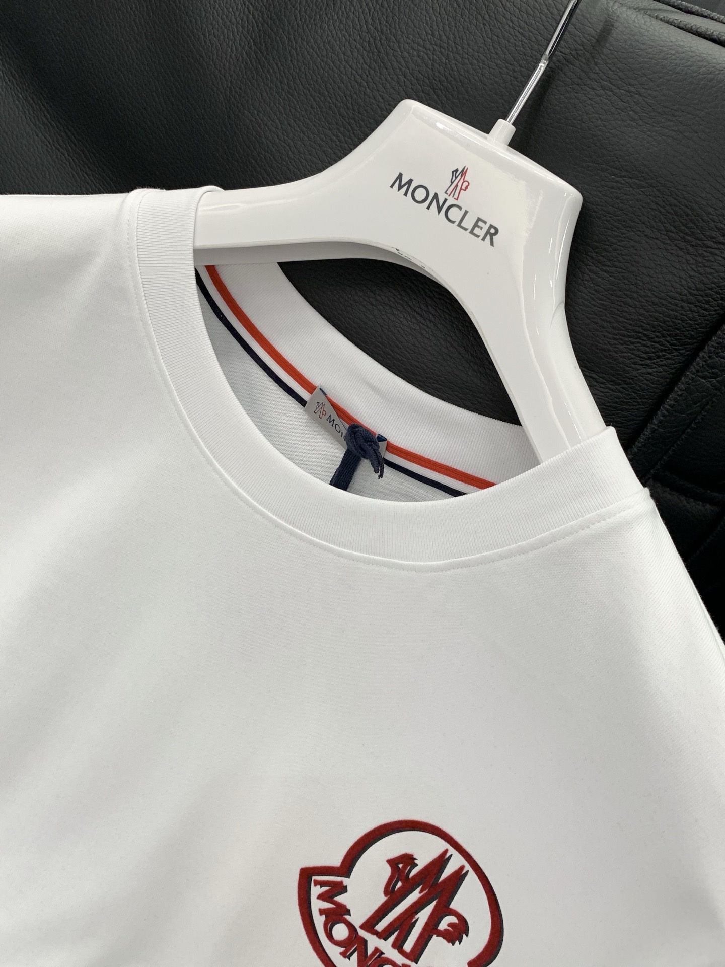 ，Moncler 蒙口，2026夏季最新品，专柜同步有售，原单狠货，时尚休闲圆领短袖T恤，上身舒适！吸睛