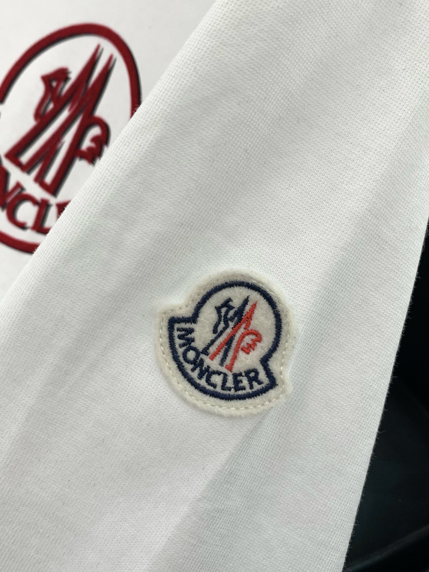 ，Moncler 蒙口，2026夏季最新品，专柜同步有售，原单狠货，时尚休闲圆领短袖T恤，上身舒适！吸睛