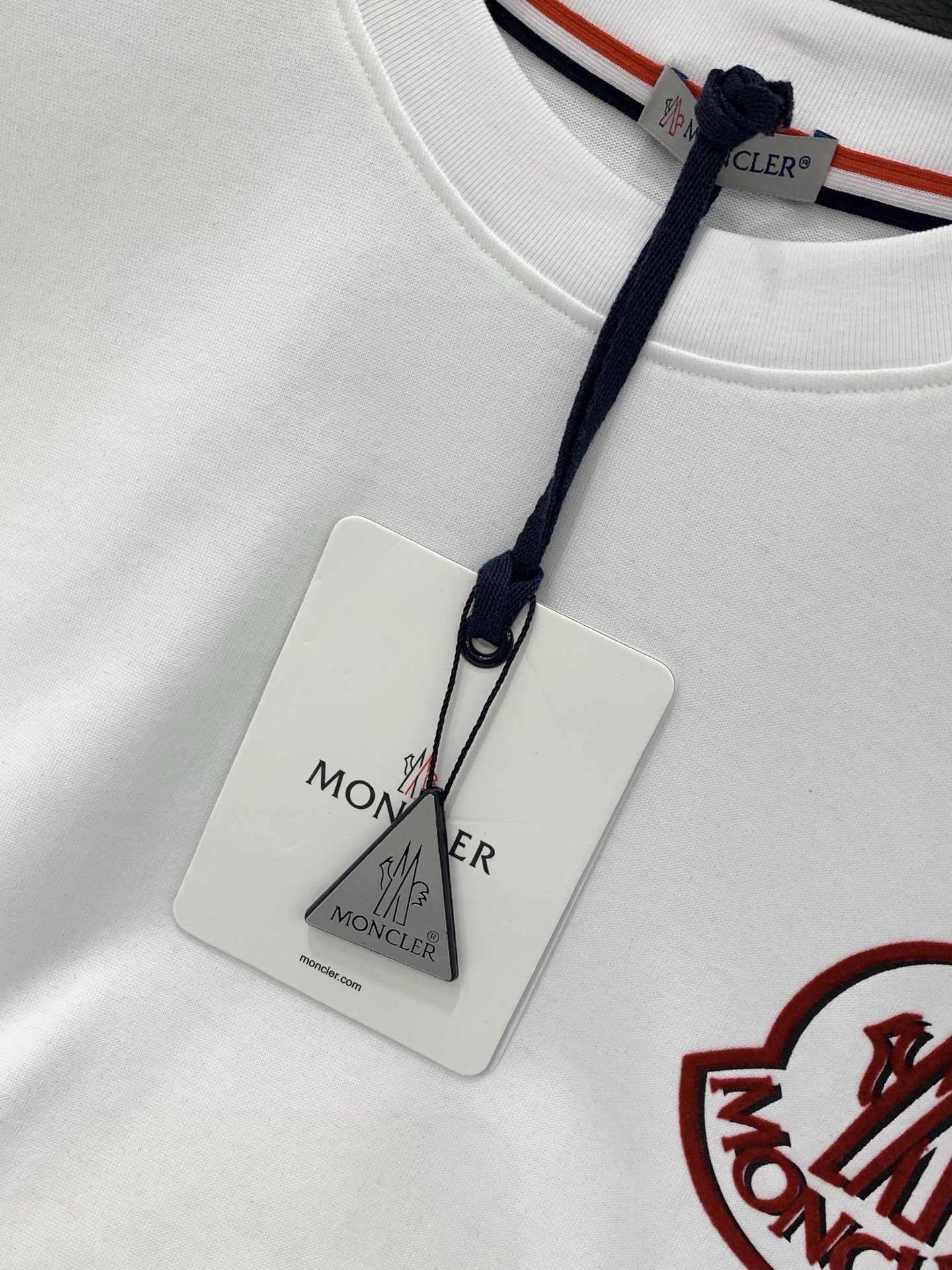 ，Moncler 蒙口，2026夏季最新品，专柜同步有售，原单狠货，时尚休闲圆领短袖T恤，上身舒适！吸睛