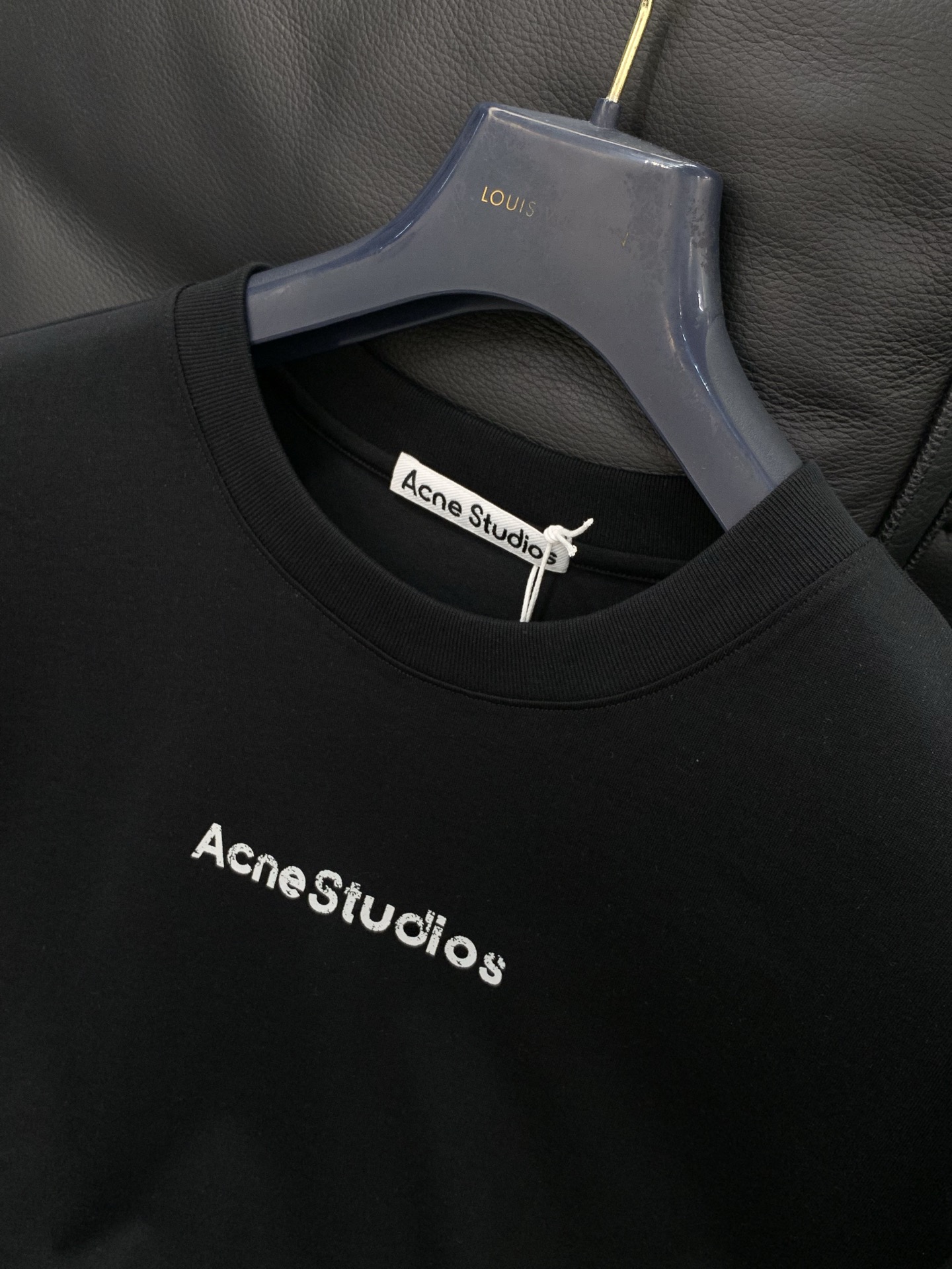，Acne Studios 瑞典时尚品牌，2026夏季最新款，时尚休闲圆领短袖T恤，官网专柜同步有售，原
