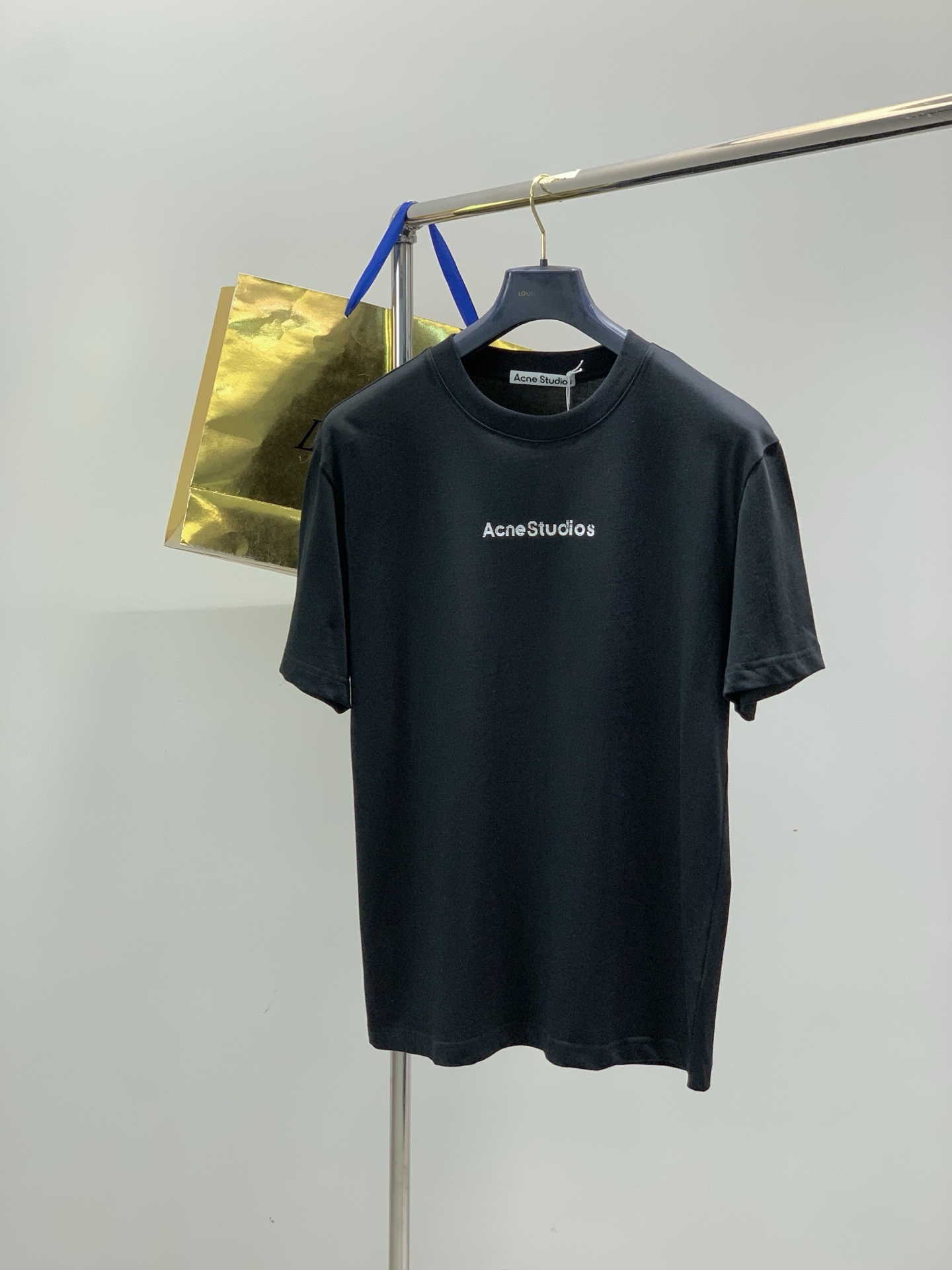 ，Acne Studios 瑞典时尚品牌，2026夏季最新款，时尚休闲圆领短袖T恤，官网专柜同步有售，原