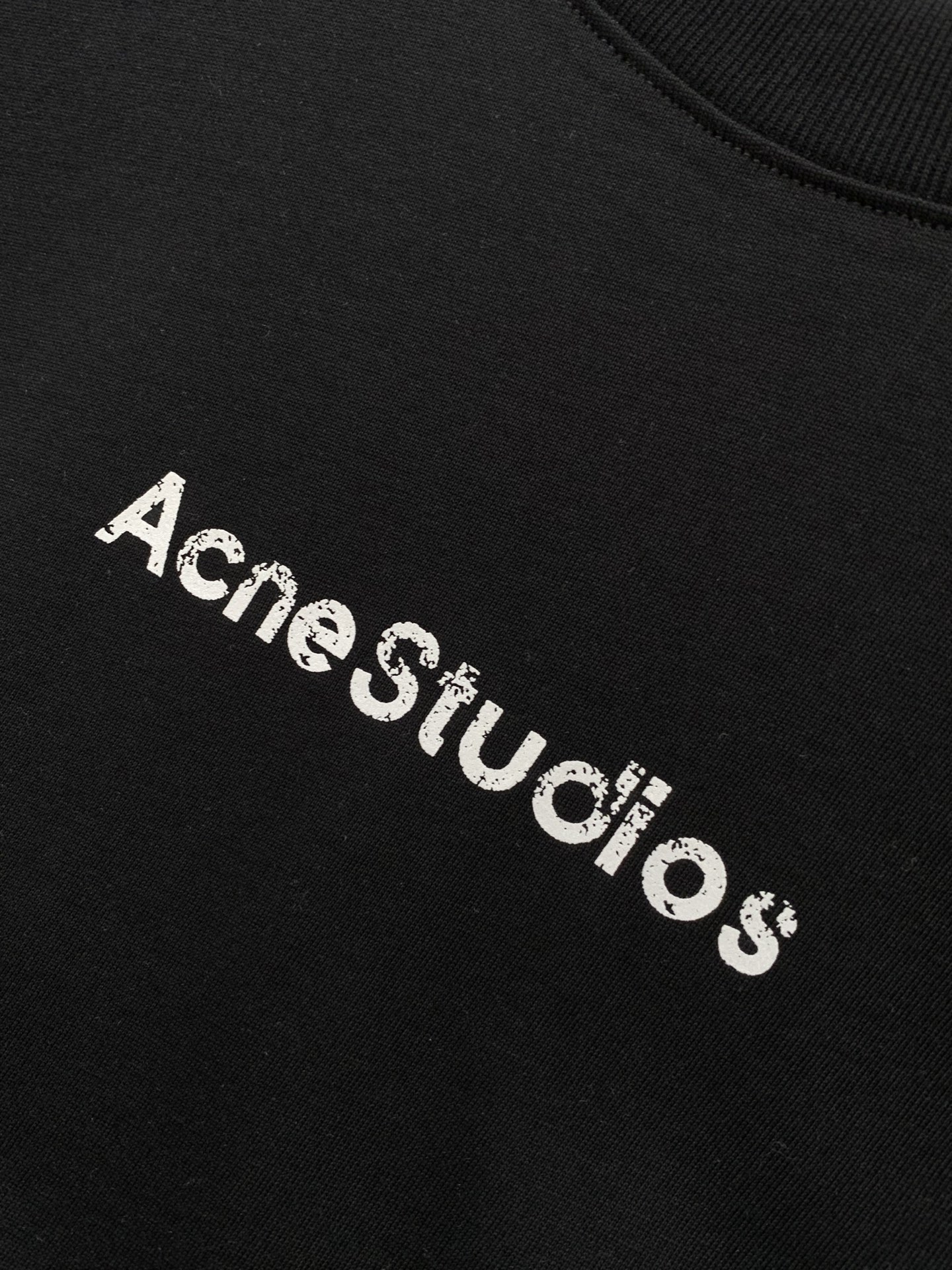 ，Acne Studios 瑞典时尚品牌，2026夏季最新款，时尚休闲圆领短袖T恤，官网专柜同步有售，原