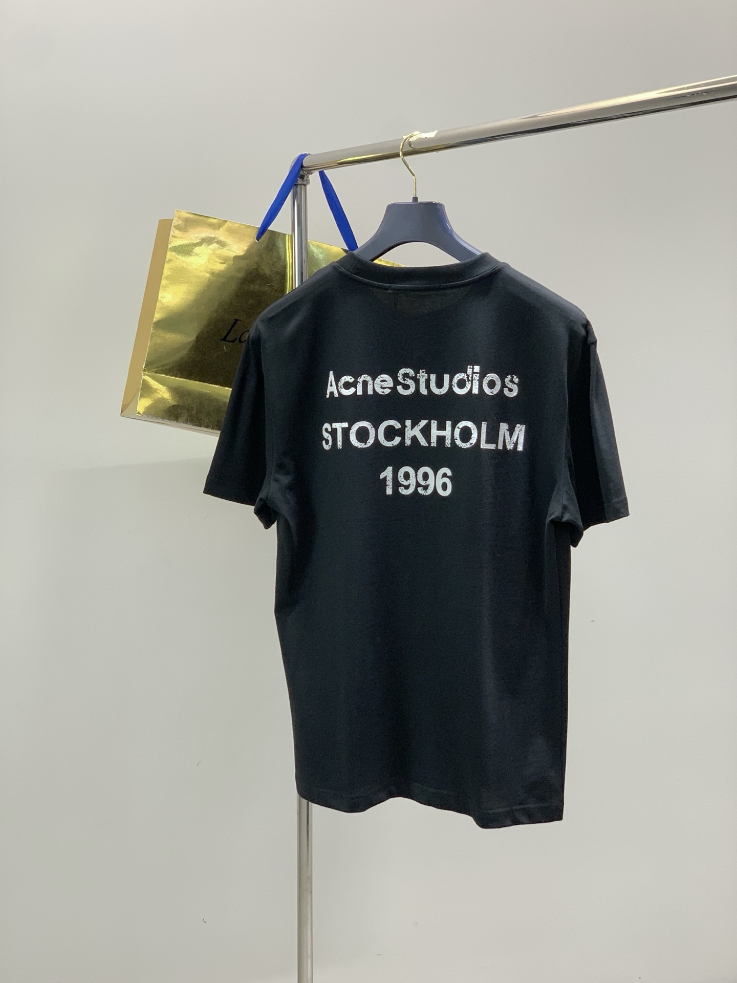，Acne Studios 瑞典时尚品牌，2026夏季最新款，时尚休闲圆领短袖T恤，官网专柜同步有售，原
