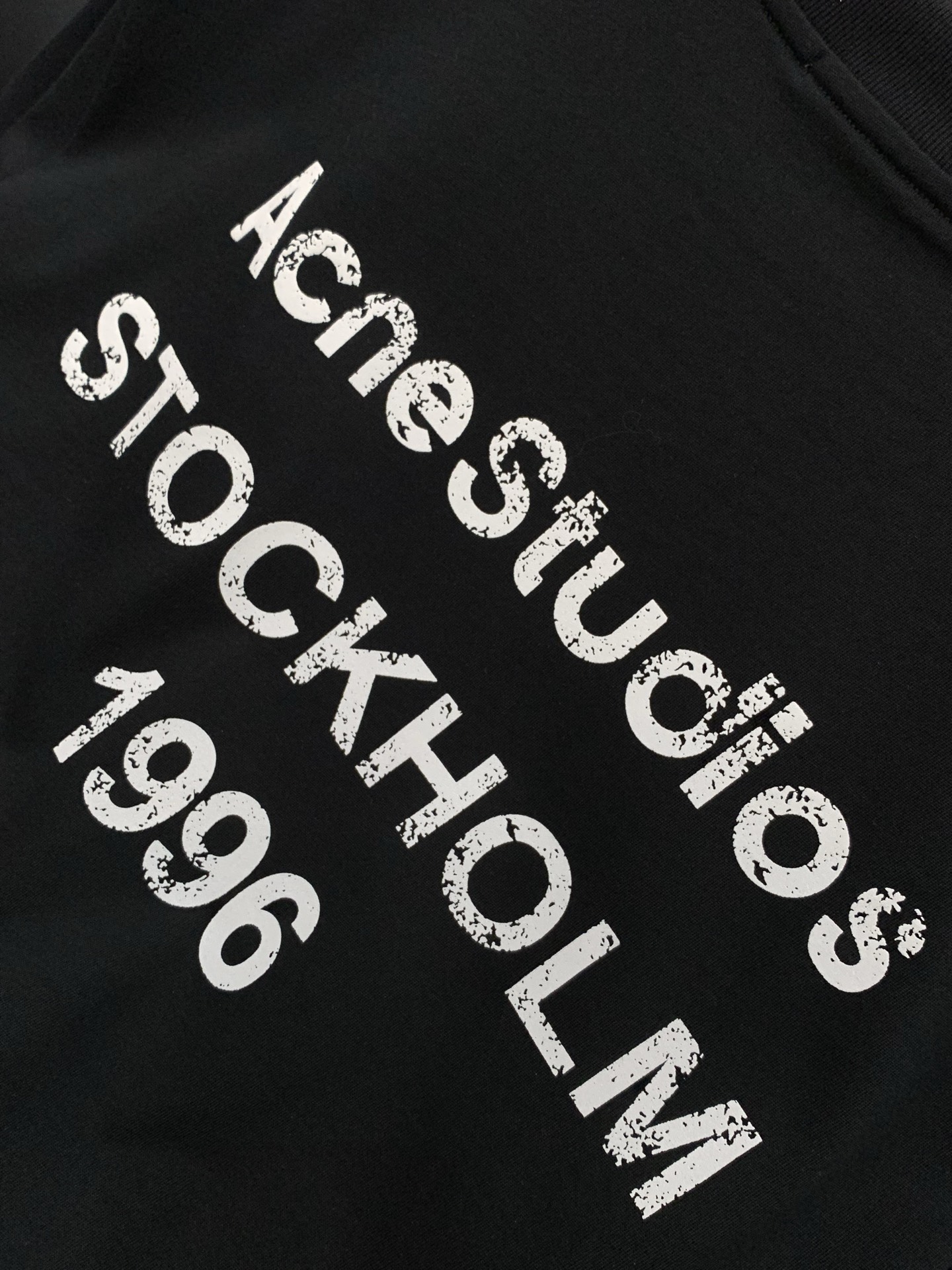 ，Acne Studios 瑞典时尚品牌，2026夏季最新款，时尚休闲圆领短袖T恤，官网专柜同步有售，原