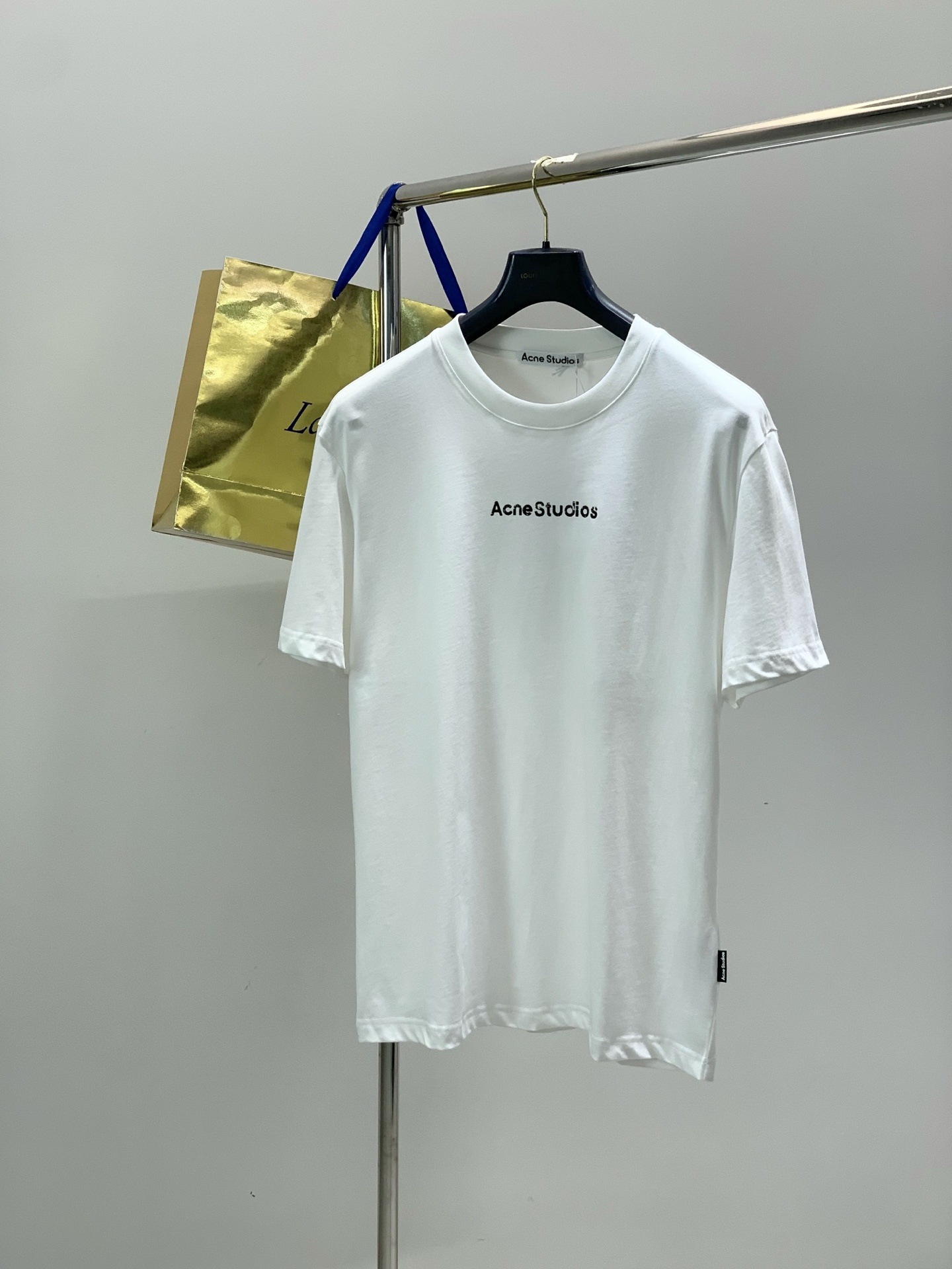 ，Acne Studios 瑞典时尚品牌，2026夏季最新款，时尚休闲圆领短袖T恤，官网专柜同步有售，原