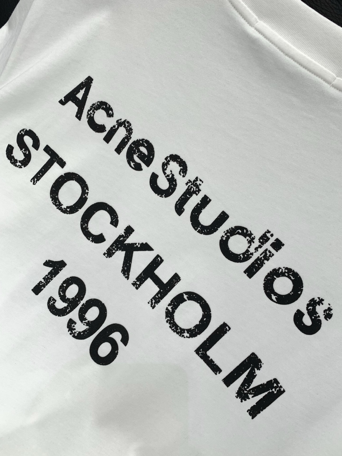 ，Acne Studios 瑞典时尚品牌，2026夏季最新款，时尚休闲圆领短袖T恤，官网专柜同步有售，原