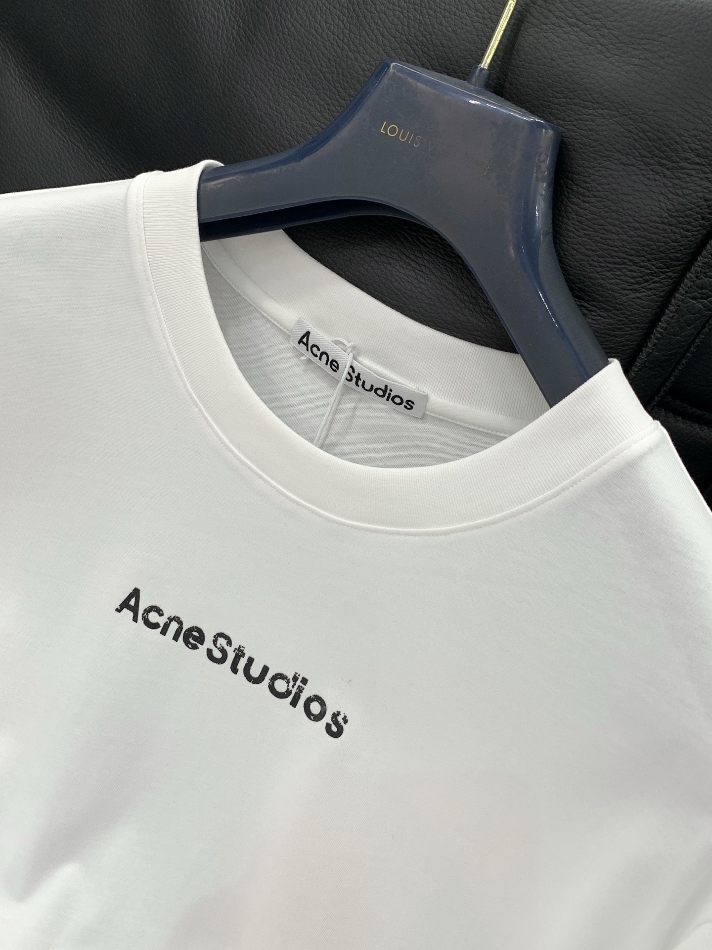 ，Acne Studios 瑞典时尚品牌，2026夏季最新款，时尚休闲圆领短袖T恤，官网专柜同步有售，原