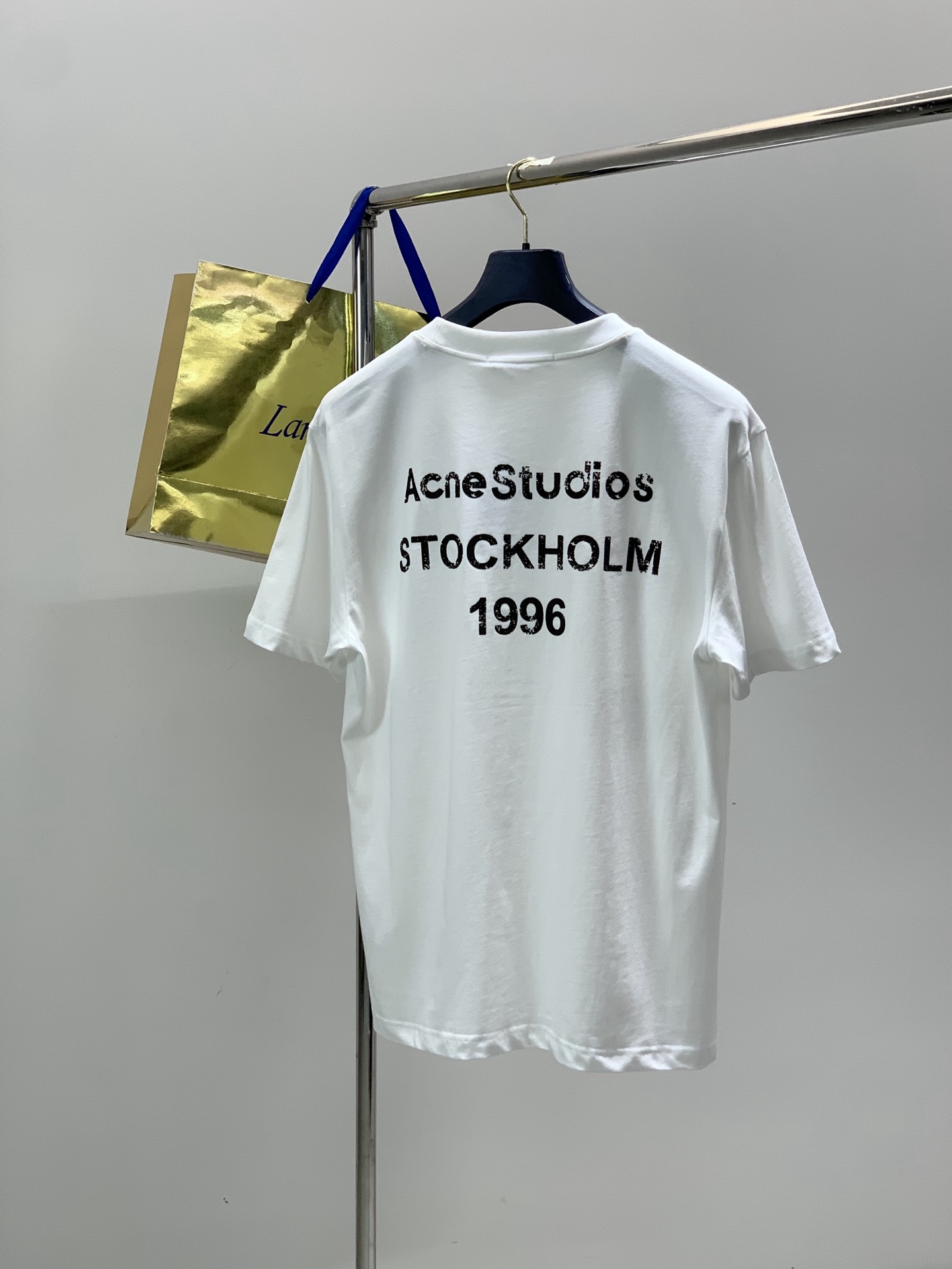 ，Acne Studios 瑞典时尚品牌，2026夏季最新款，时尚休闲圆领短袖T恤，官网专柜同步有售，原