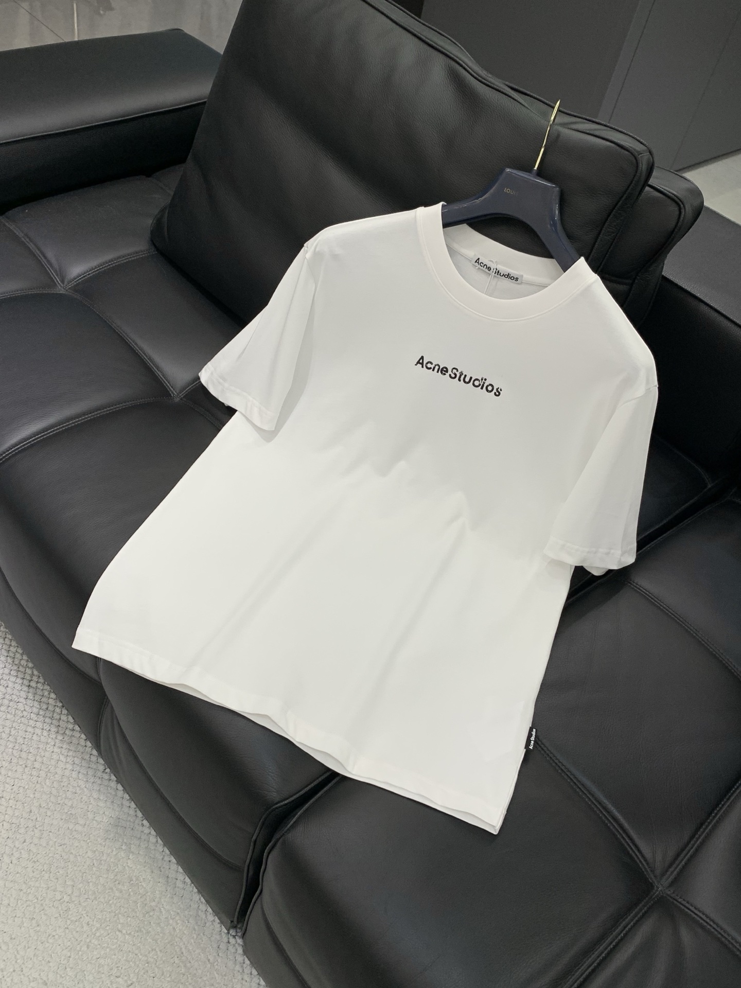 ，Acne Studios 瑞典时尚品牌，2026夏季最新款，时尚休闲圆领短袖T恤，官网专柜同步有售，原