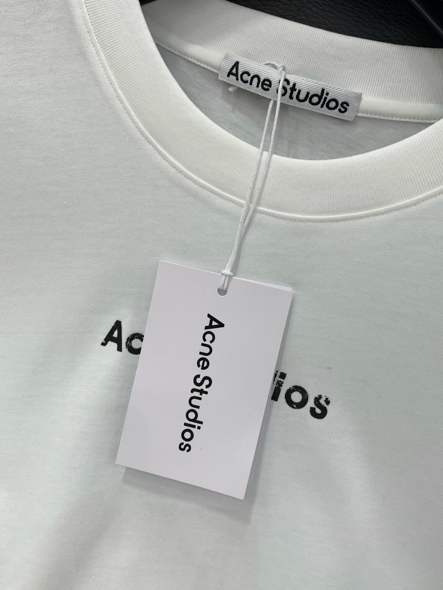 ，Acne Studios 瑞典时尚品牌，2026夏季最新款，时尚休闲圆领短袖T恤，官网专柜同步有售，原