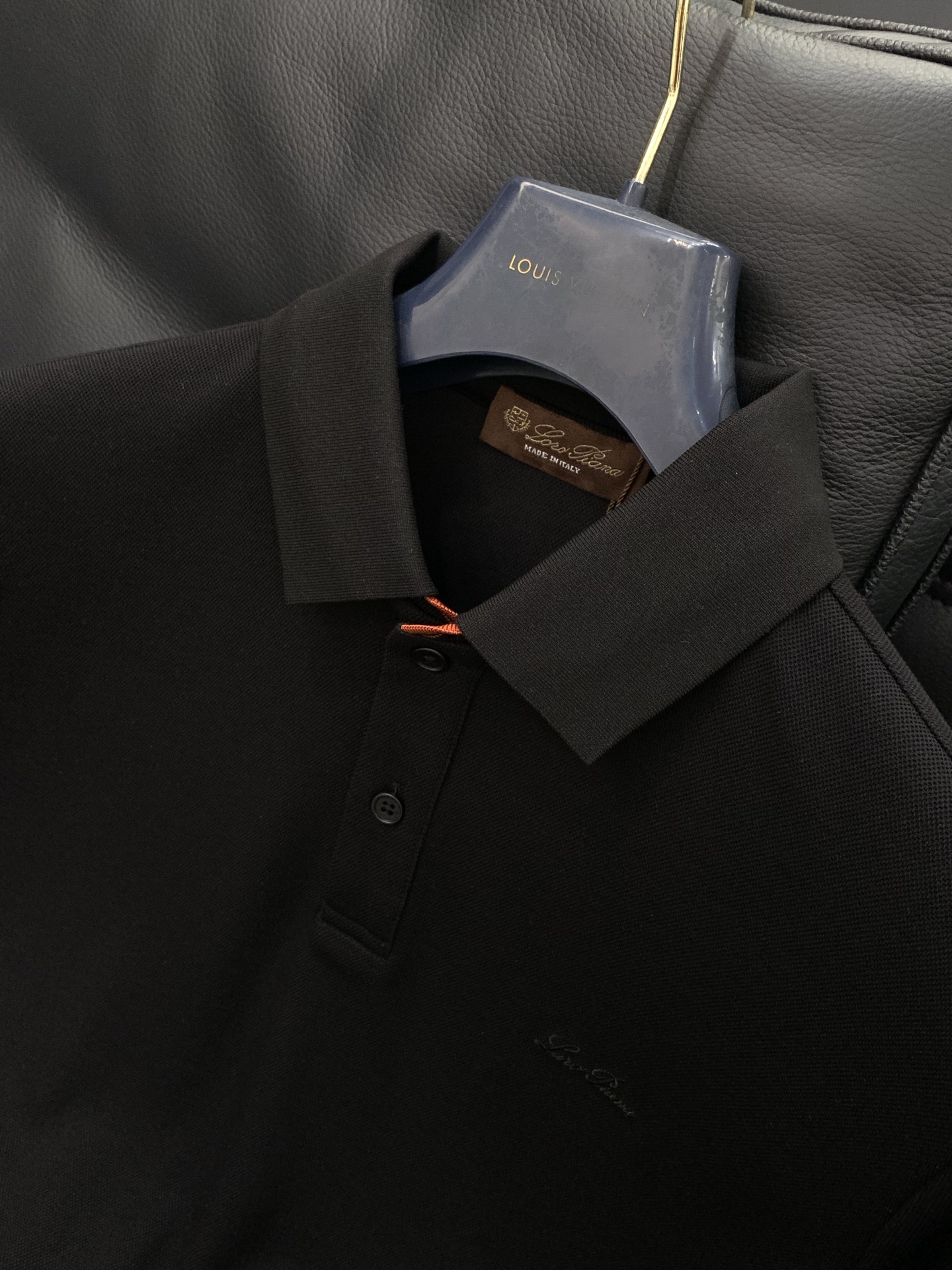 ，Loro Piana(Loro Piana )，2026夏季最新品，专柜同步有售，原单狠货，时尚休闲翻领短袖T恤，采用