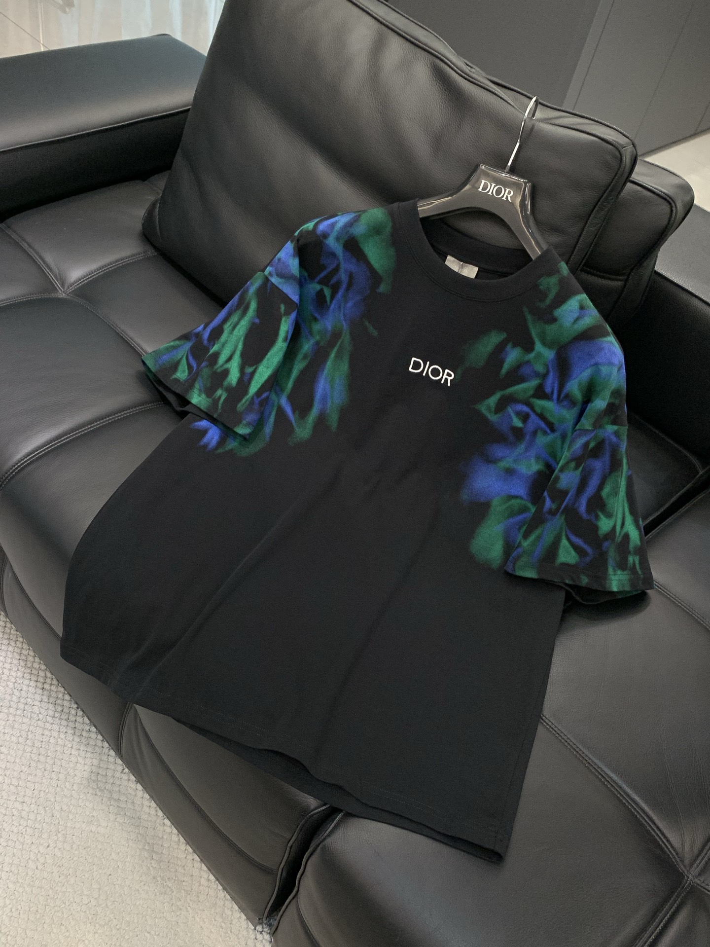 一套，Dior 迪奥， 2026夏季新品，专柜同步有售，简约时尚休闲套装，原版进口面料，舒适透气，顶级刺