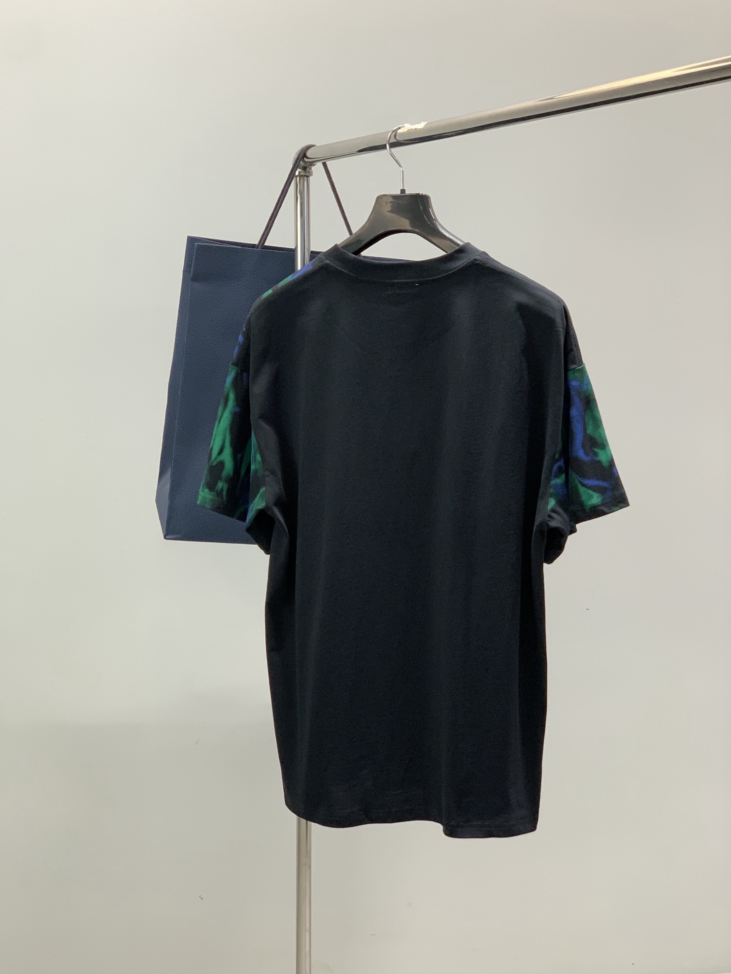 一套，Dior 迪奥， 2026夏季新品，专柜同步有售，简约时尚休闲套装，原版进口面料，舒适透气，顶级刺
