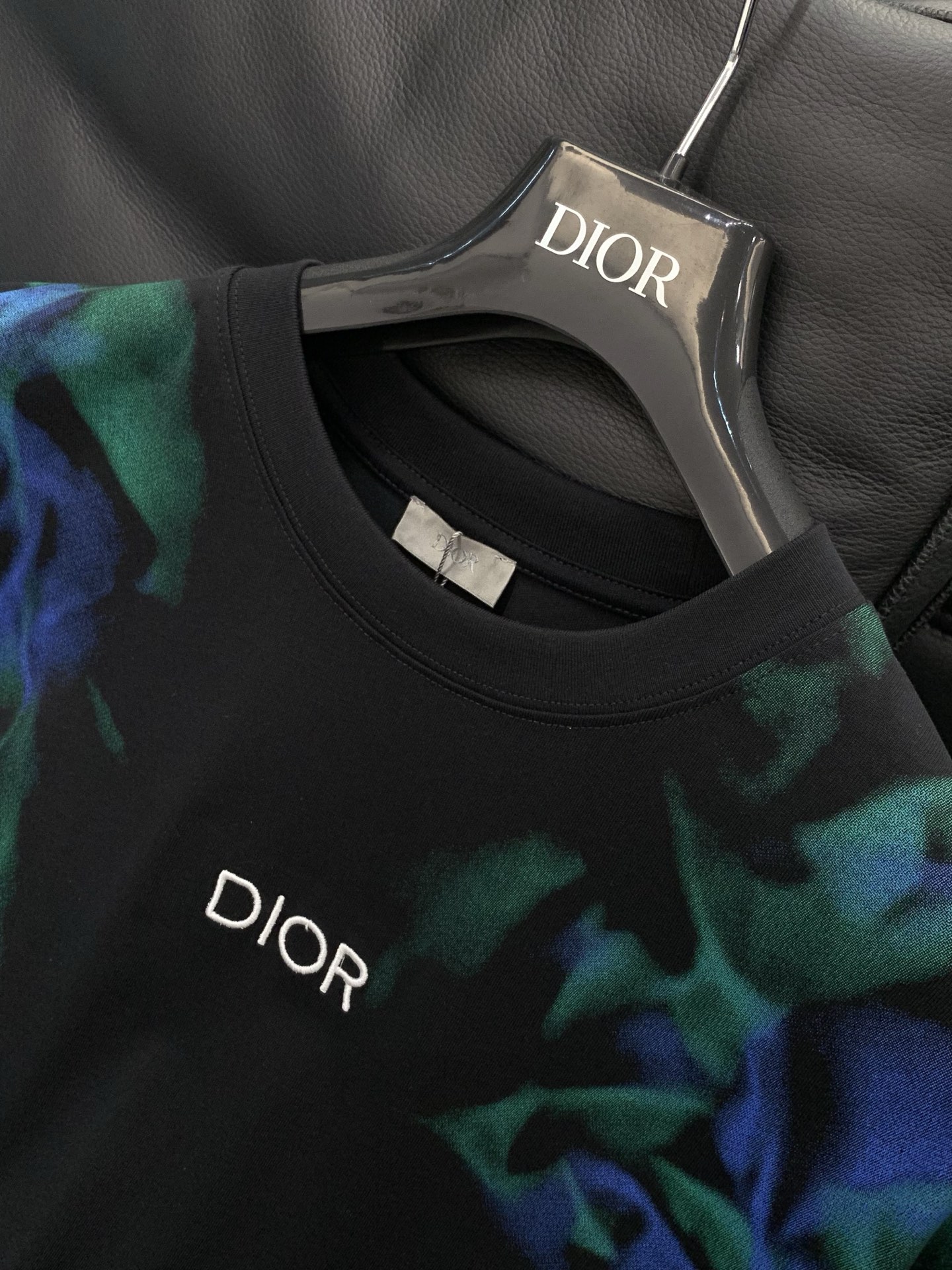 一套，Dior 迪奥， 2026夏季新品，专柜同步有售，简约时尚休闲套装，原版进口面料，舒适透气，顶级刺