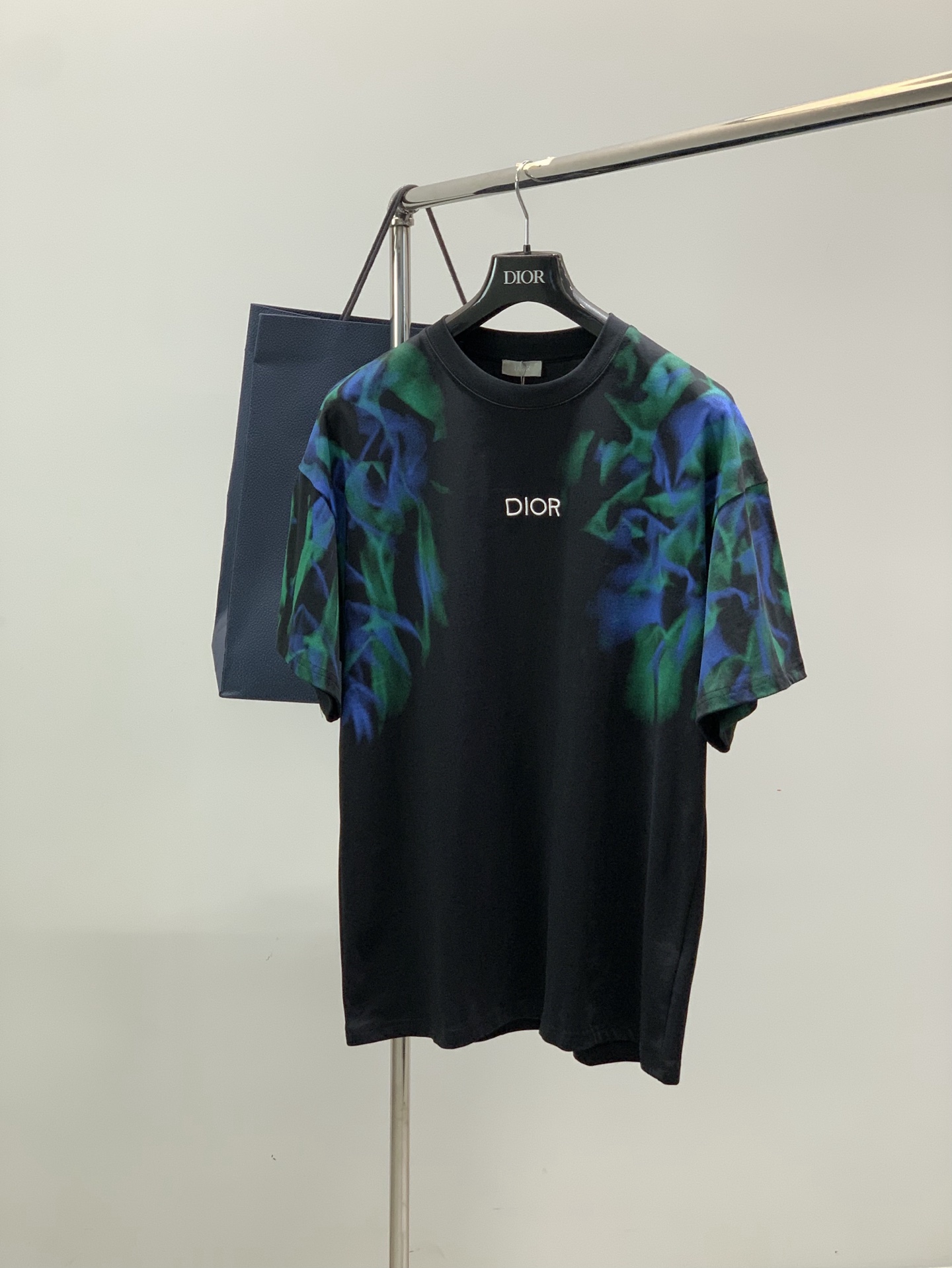 一套，Dior 迪奥， 2026夏季新品，专柜同步有售，简约时尚休闲套装，原版进口面料，舒适透气，顶级刺
