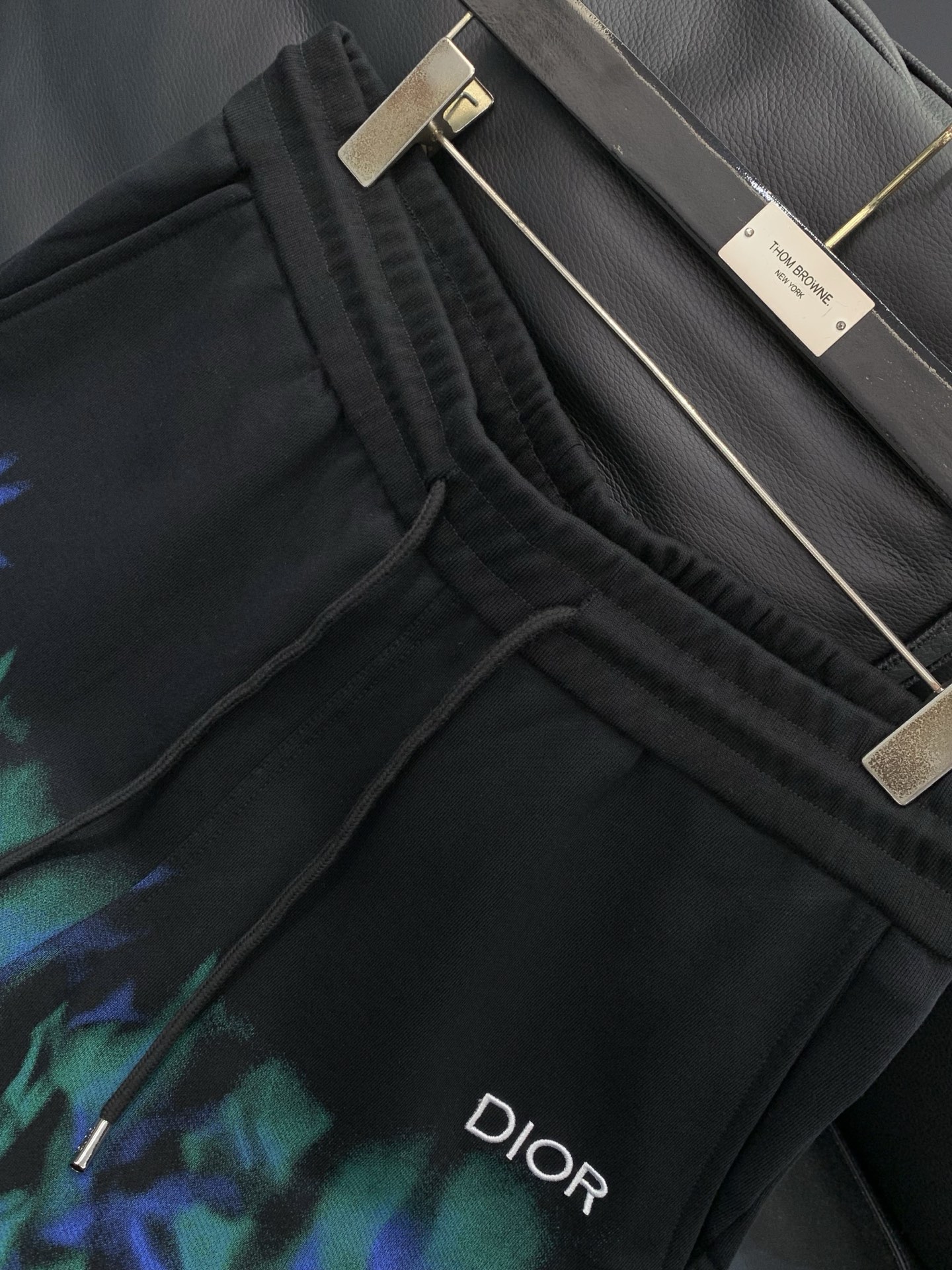 一套，Dior 迪奥， 2026夏季新品，专柜同步有售，简约时尚休闲套装，原版进口面料，舒适透气，顶级刺