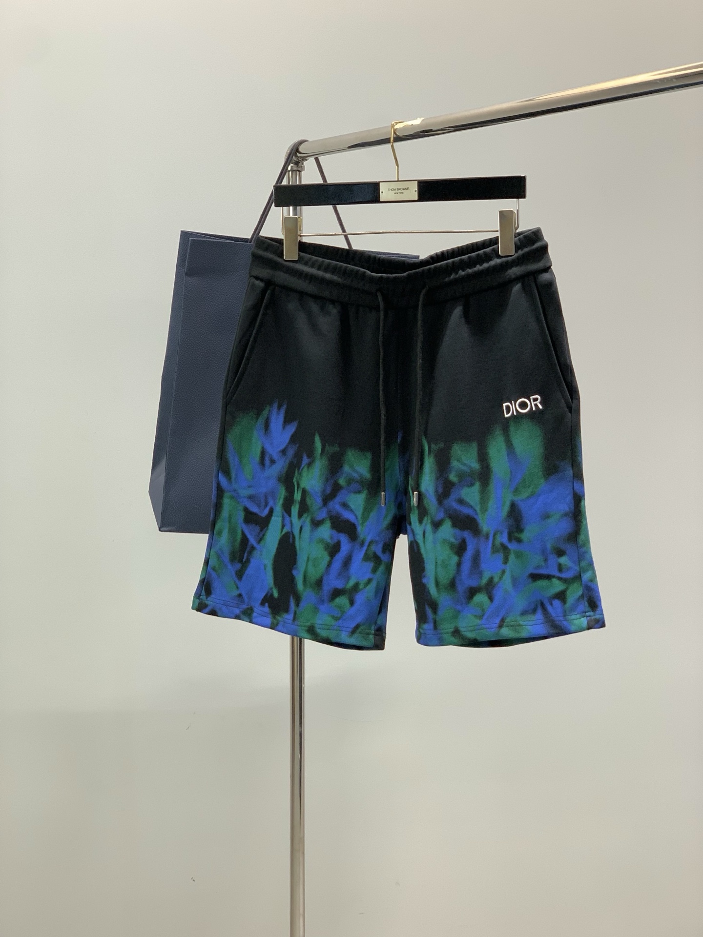 一套，Dior 迪奥， 2026夏季新品，专柜同步有售，简约时尚休闲套装，原版进口面料，舒适透气，顶级刺