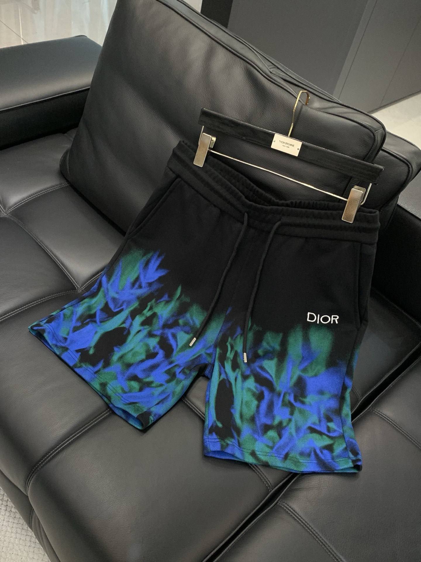 一套，Dior 迪奥， 2026夏季新品，专柜同步有售，简约时尚休闲套装，原版进口面料，舒适透气，顶级刺