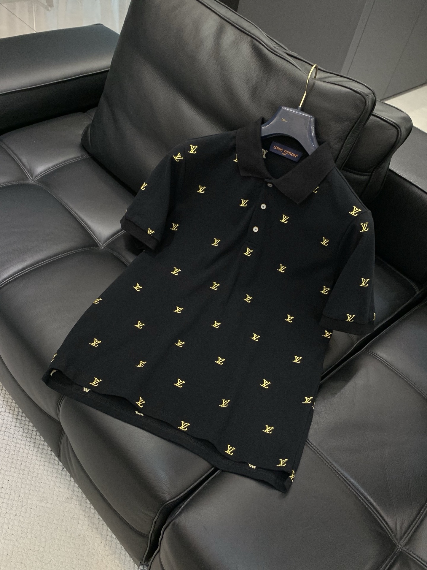 ，LouisVuitton 路易威登，2026夏季最新款，专柜同步有售，原单狠货，时尚休闲翻领短袖T恤，