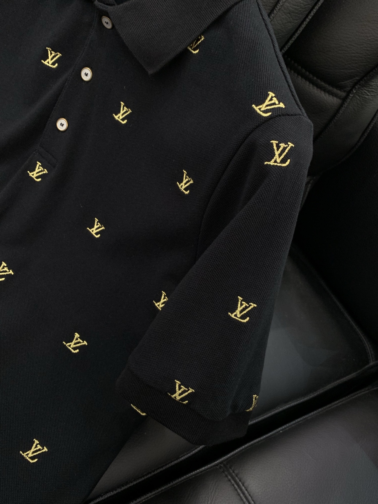 ，LouisVuitton 路易威登，2026夏季最新款，专柜同步有售，原单狠货，时尚休闲翻领短袖T恤，