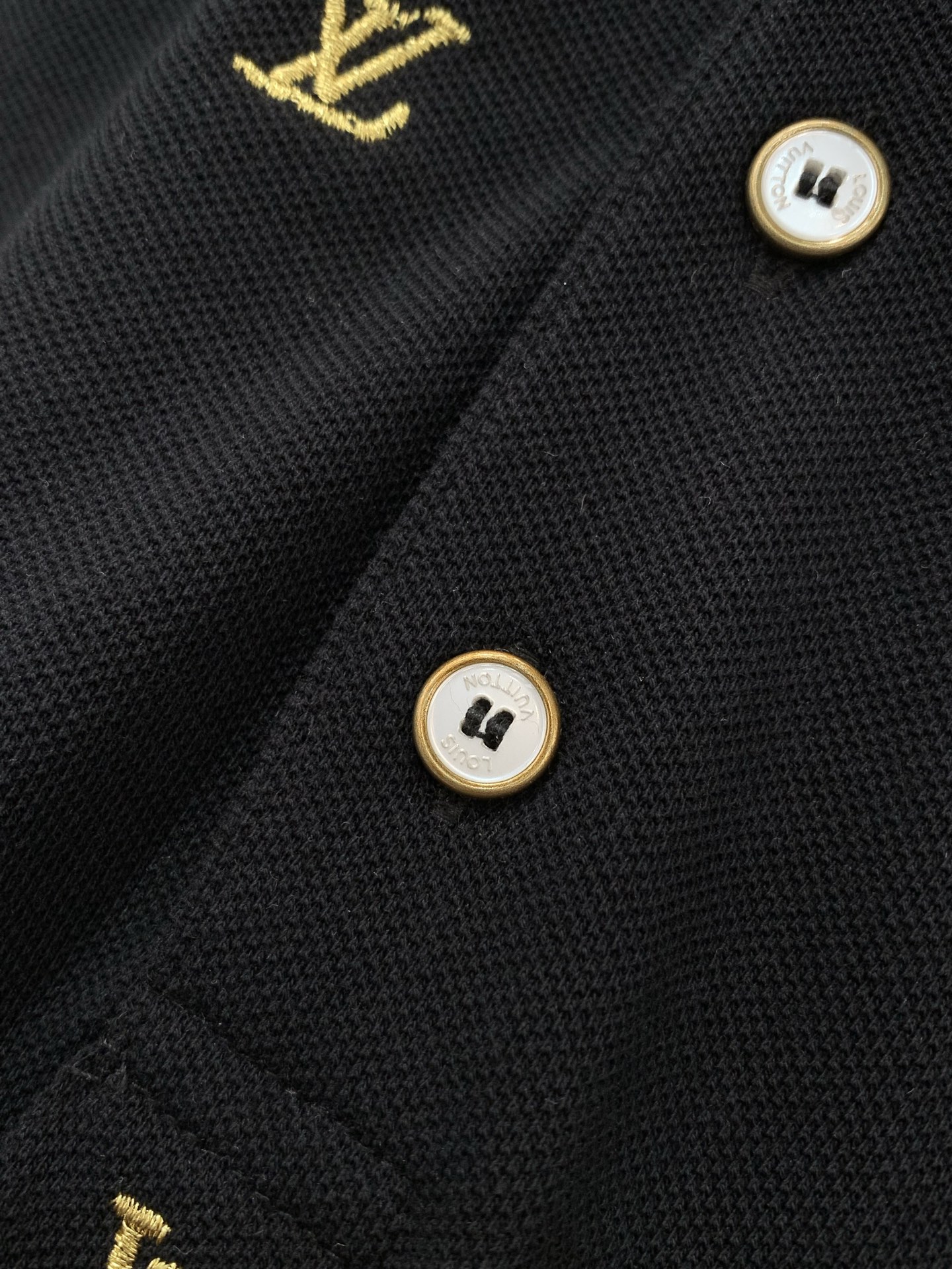 ，LouisVuitton 路易威登，2026夏季最新款，专柜同步有售，原单狠货，时尚休闲翻领短袖T恤，