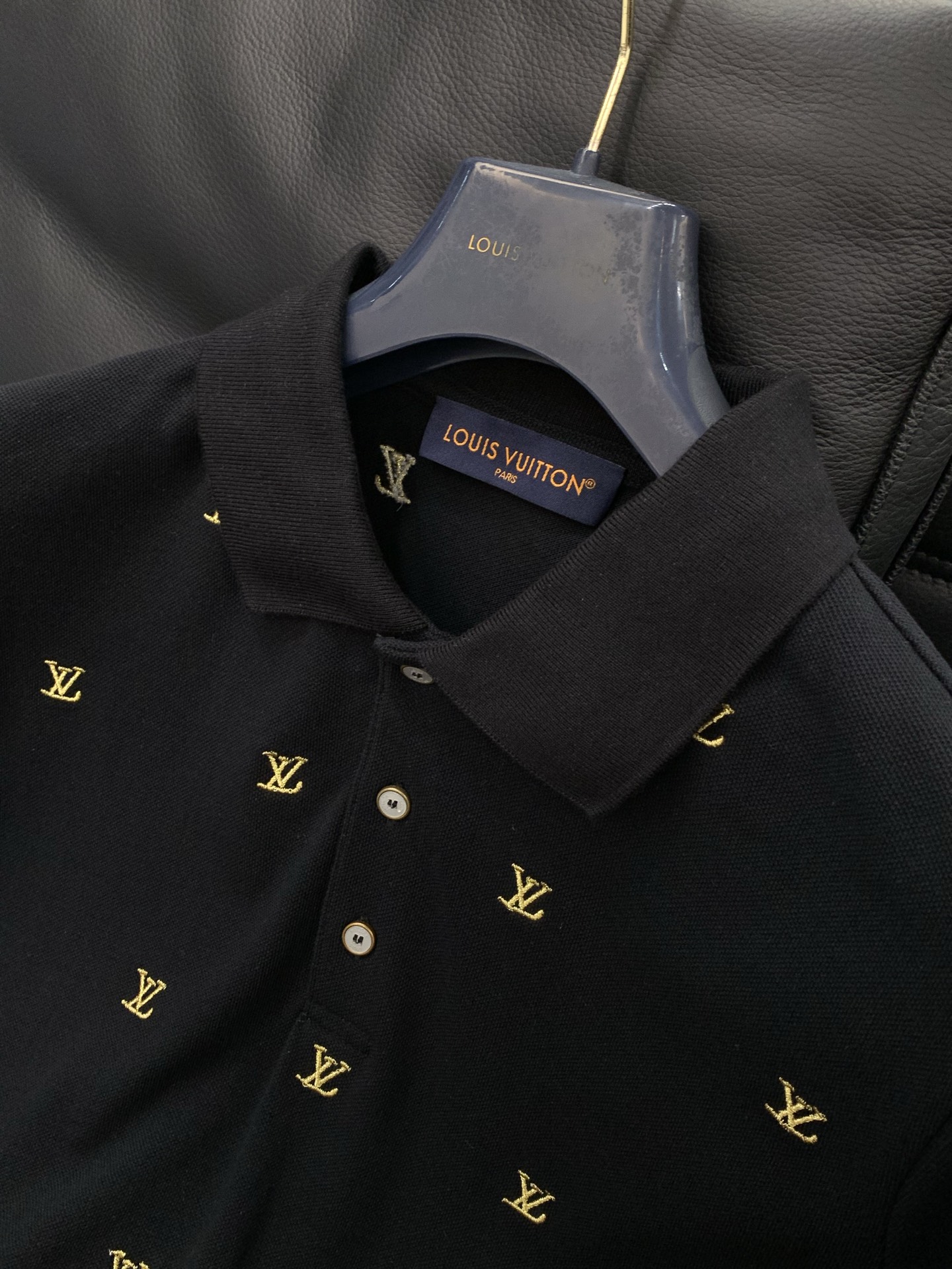 ，LouisVuitton 路易威登，2026夏季最新款，专柜同步有售，原单狠货，时尚休闲翻领短袖T恤，