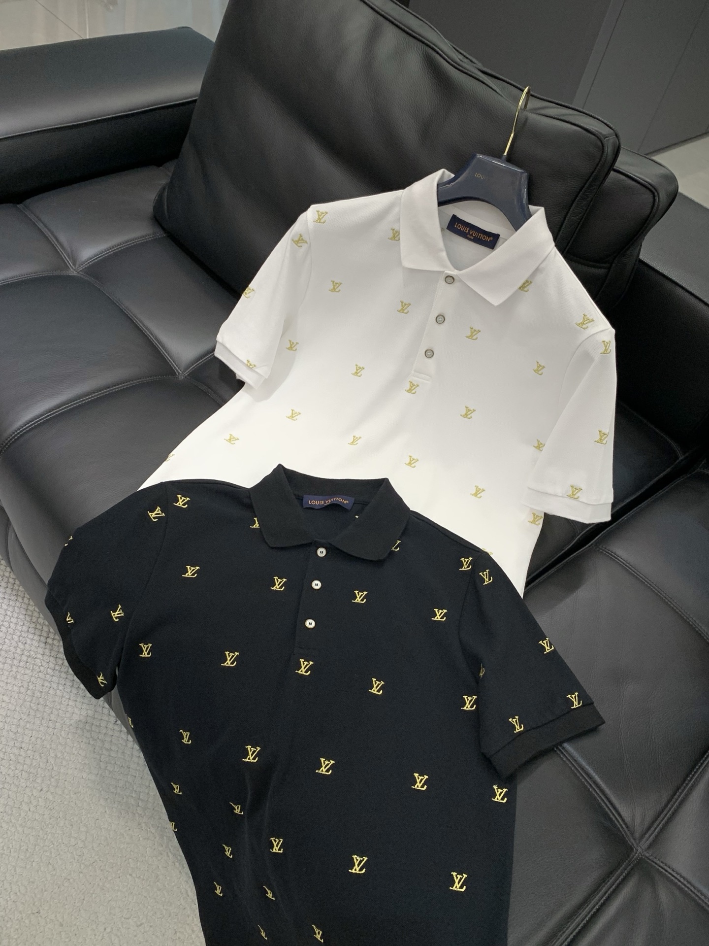 ，LouisVuitton 路易威登，2026夏季最新款，专柜同步有售，原单狠货，时尚休闲翻领短袖T恤，