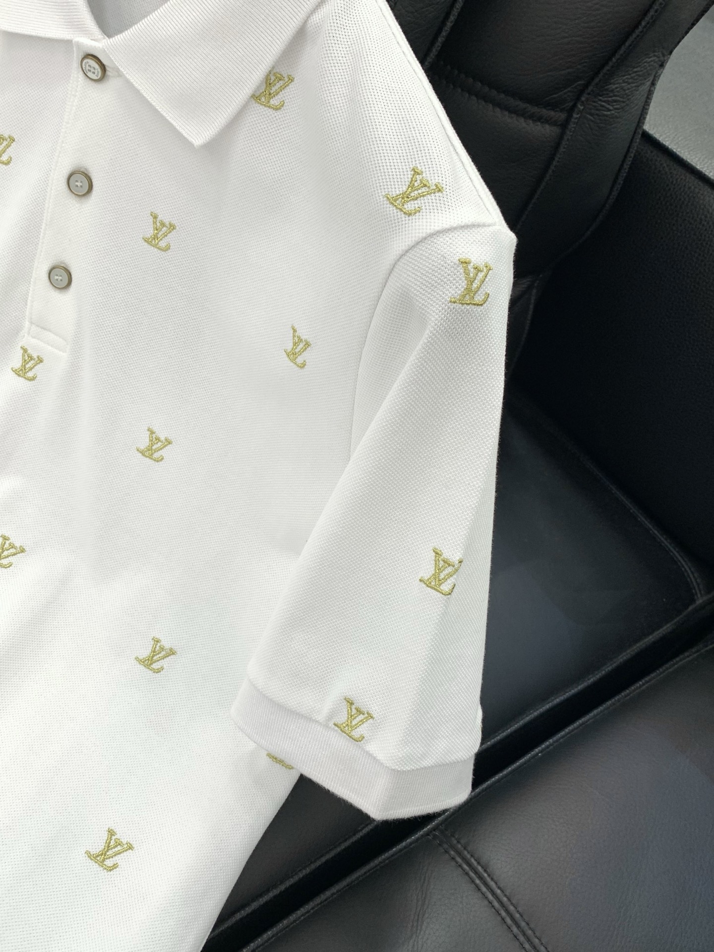 ，LouisVuitton 路易威登，2026夏季最新款，专柜同步有售，原单狠货，时尚休闲翻领短袖T恤，