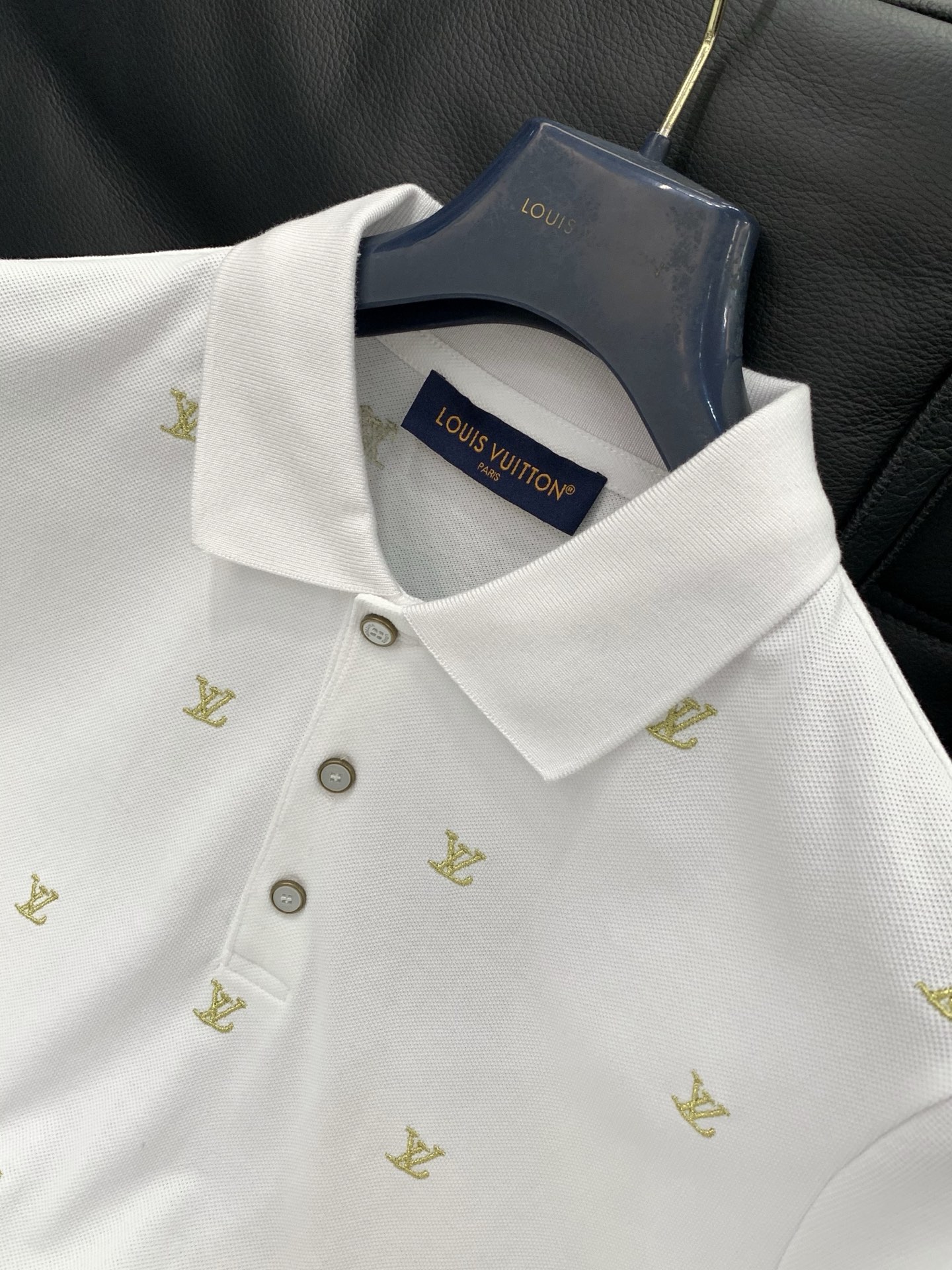 ，LouisVuitton 路易威登，2026夏季最新款，专柜同步有售，原单狠货，时尚休闲翻领短袖T恤，