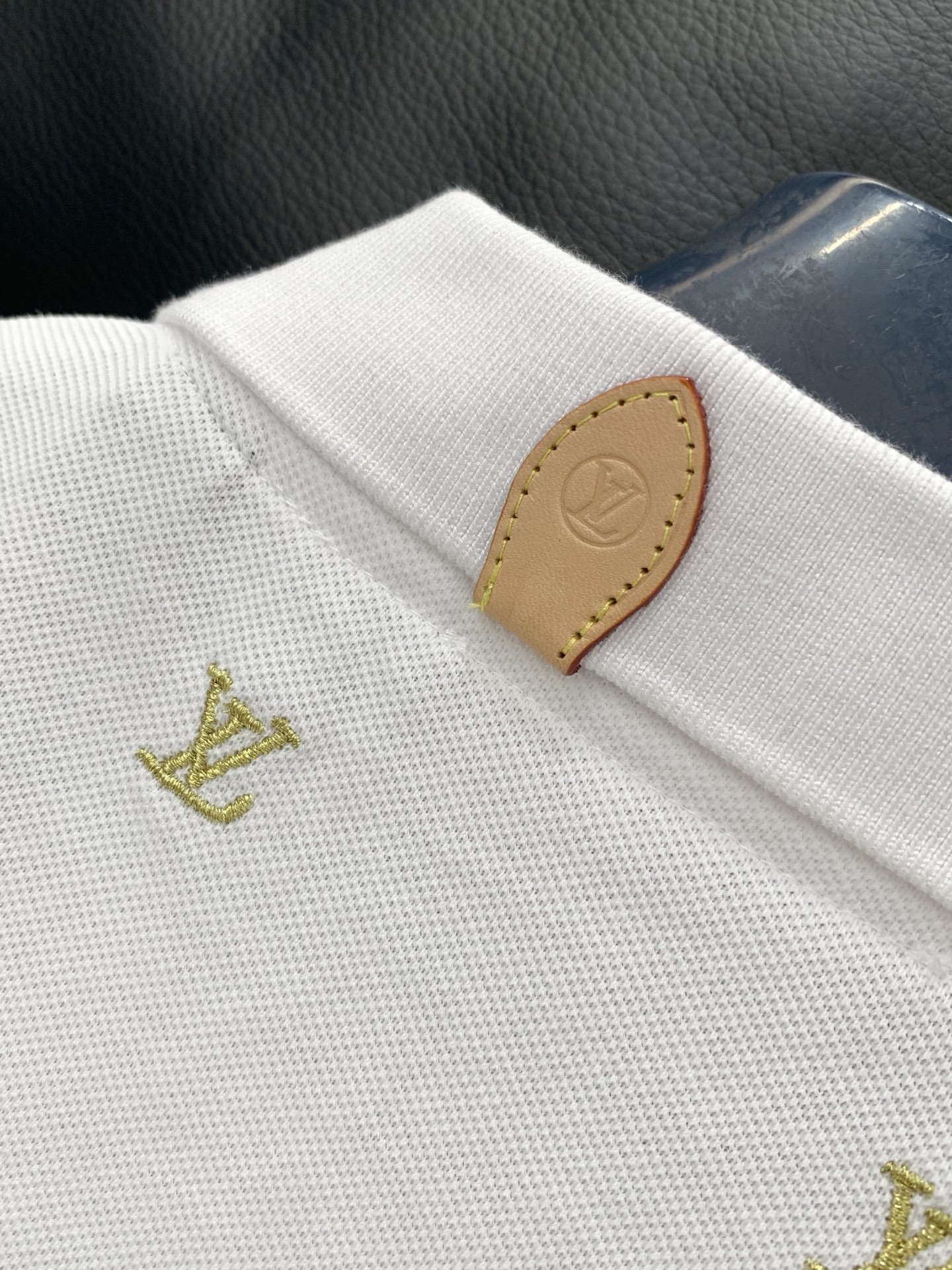 ，LouisVuitton 路易威登，2026夏季最新款，专柜同步有售，原单狠货，时尚休闲翻领短袖T恤，
