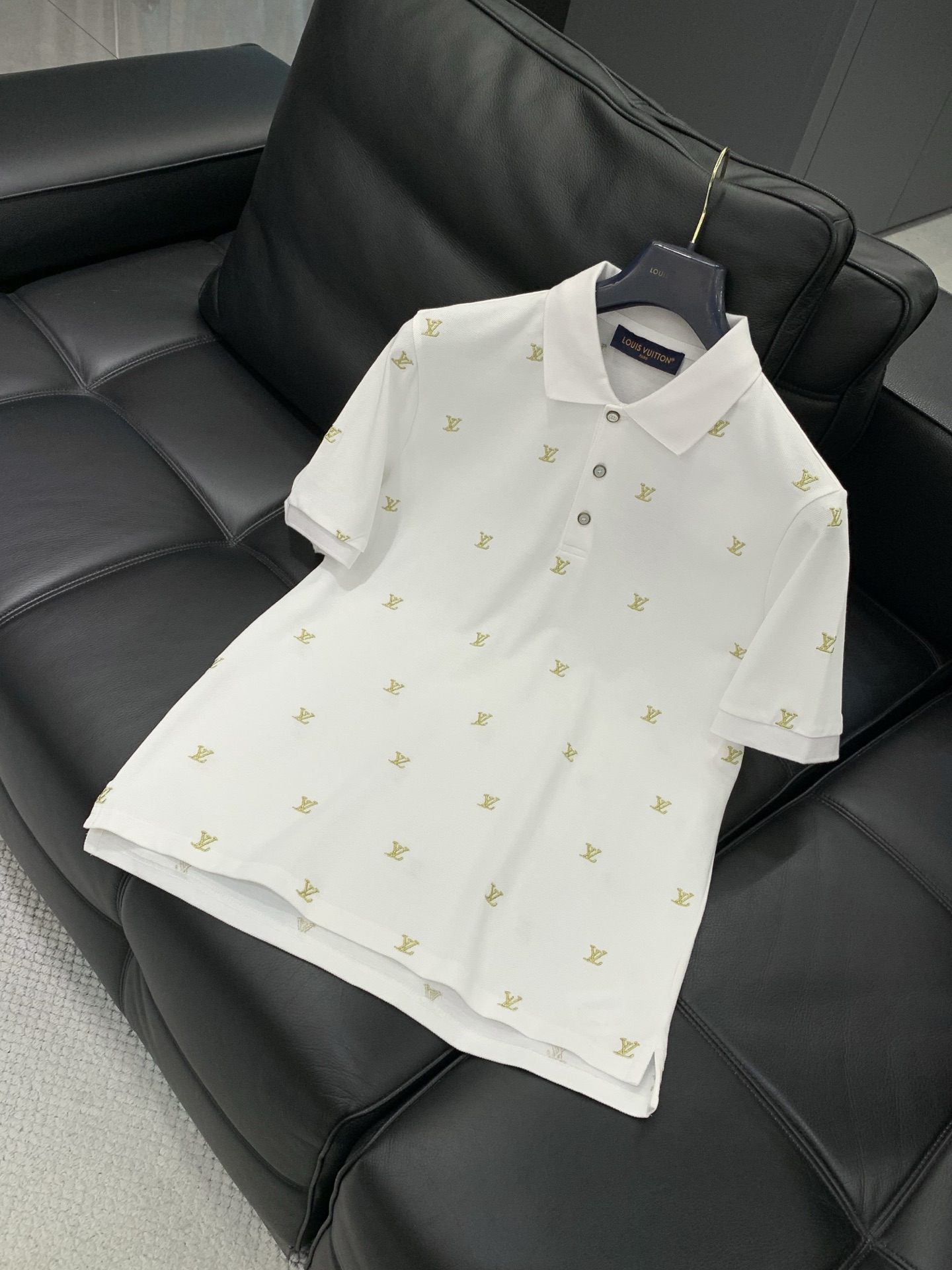 ，LouisVuitton 路易威登，2026夏季最新款，专柜同步有售，原单狠货，时尚休闲翻领短袖T恤，