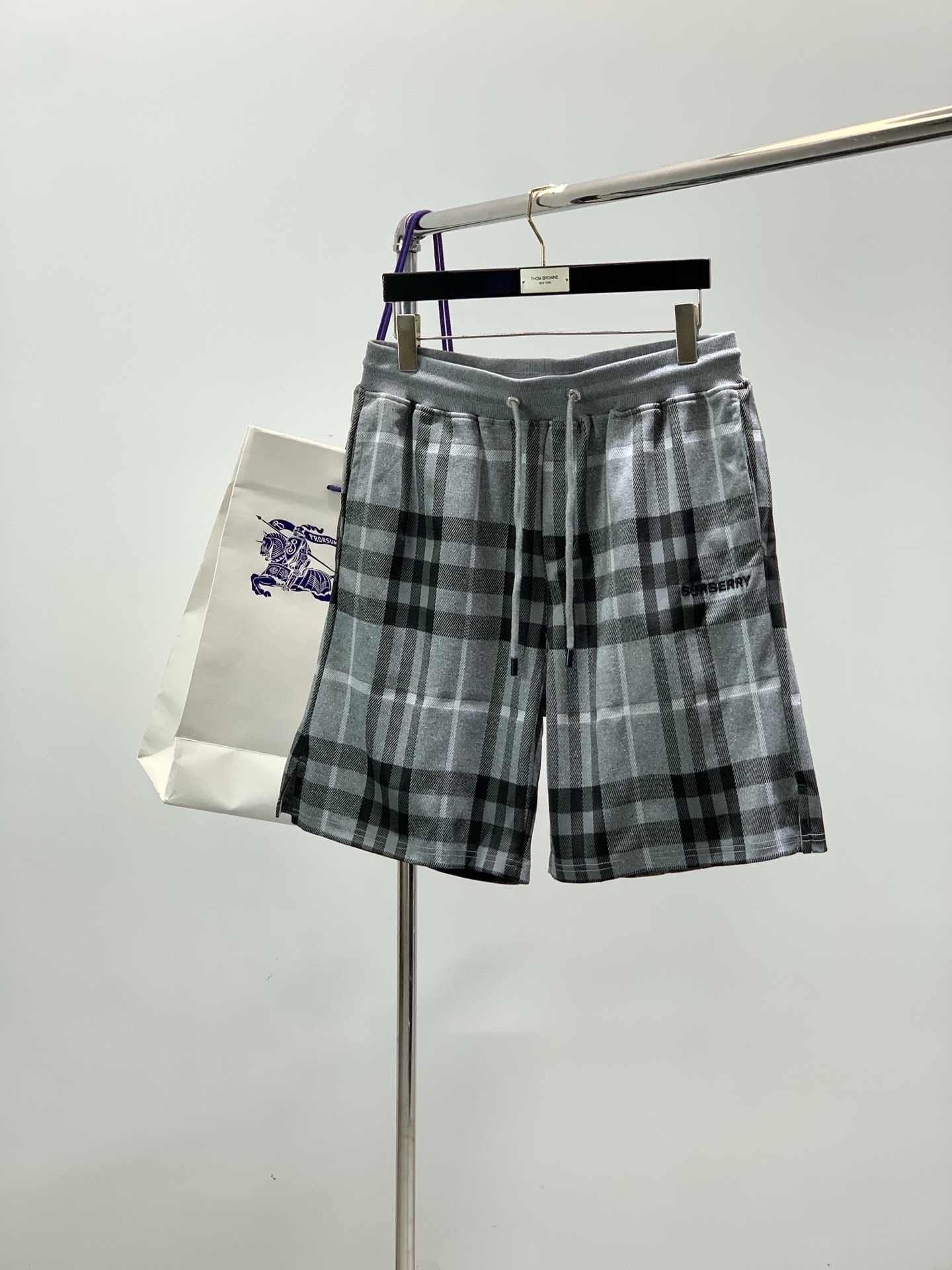 ，Burberry 巴宝莉，2026夏季最新品，专柜同步有售，原单狠货，时尚休闲短裤，进口原版面料，上身