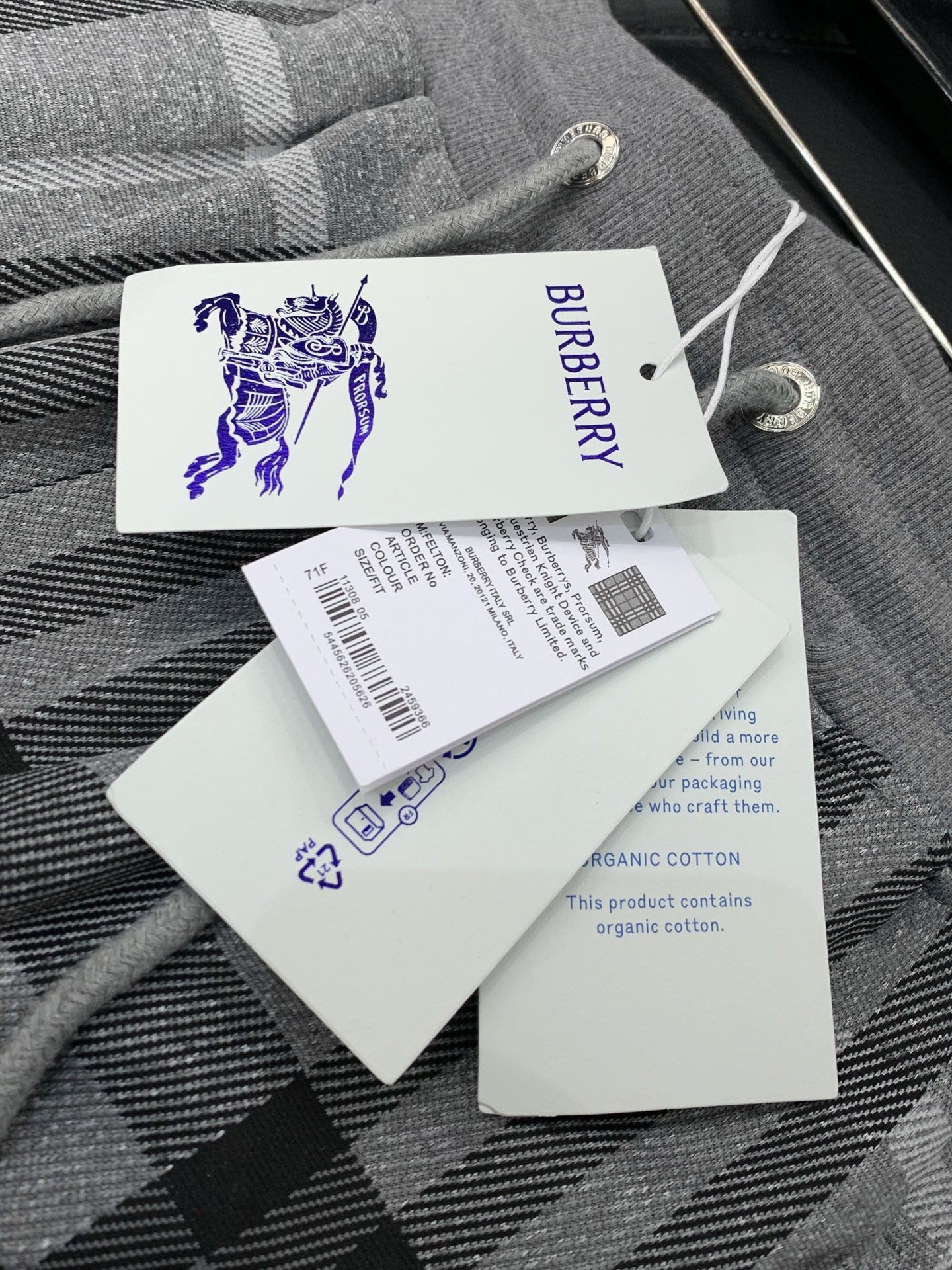，Burberry 巴宝莉，2026夏季最新品，专柜同步有售，原单狠货，时尚休闲短裤，进口原版面料，上身