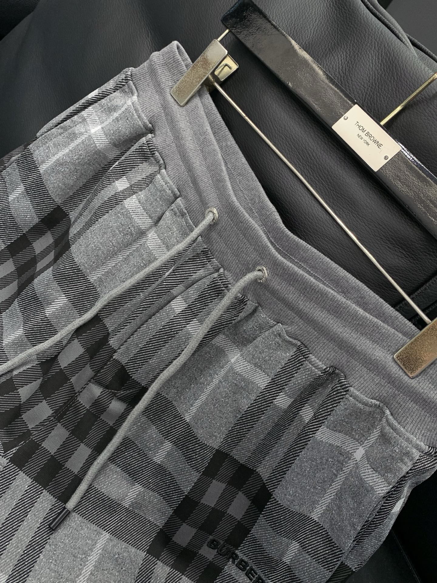 ，Burberry 巴宝莉，2026夏季最新品，专柜同步有售，原单狠货，时尚休闲短裤，进口原版面料，上身