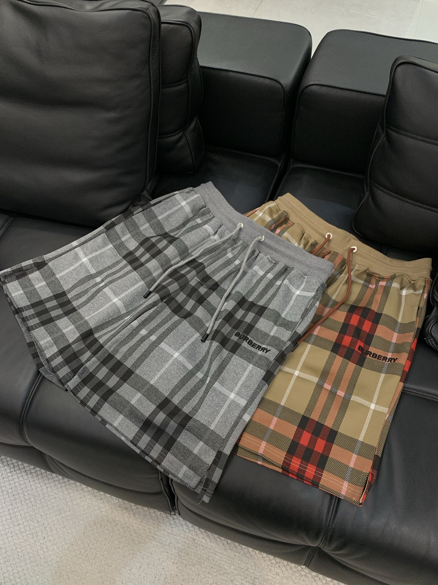 ，Burberry 巴宝莉，2026夏季最新品，专柜同步有售，原单狠货，时尚休闲短裤，进口原版面料，上身
