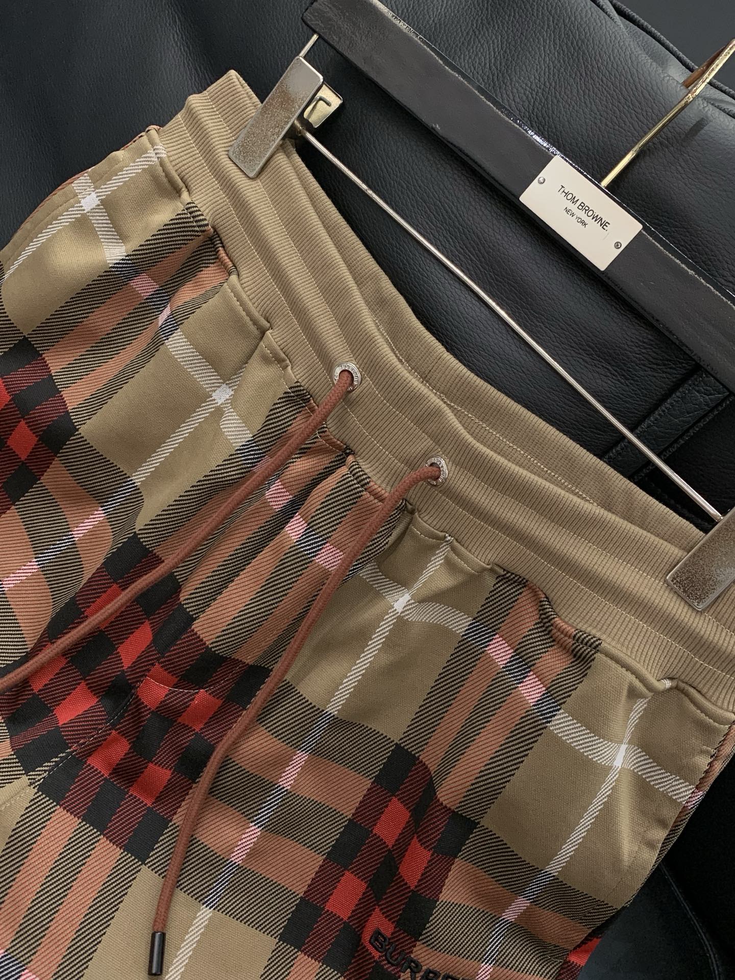 ，Burberry 巴宝莉，2026夏季最新品，专柜同步有售，原单狠货，时尚休闲短裤，进口原版面料，上身