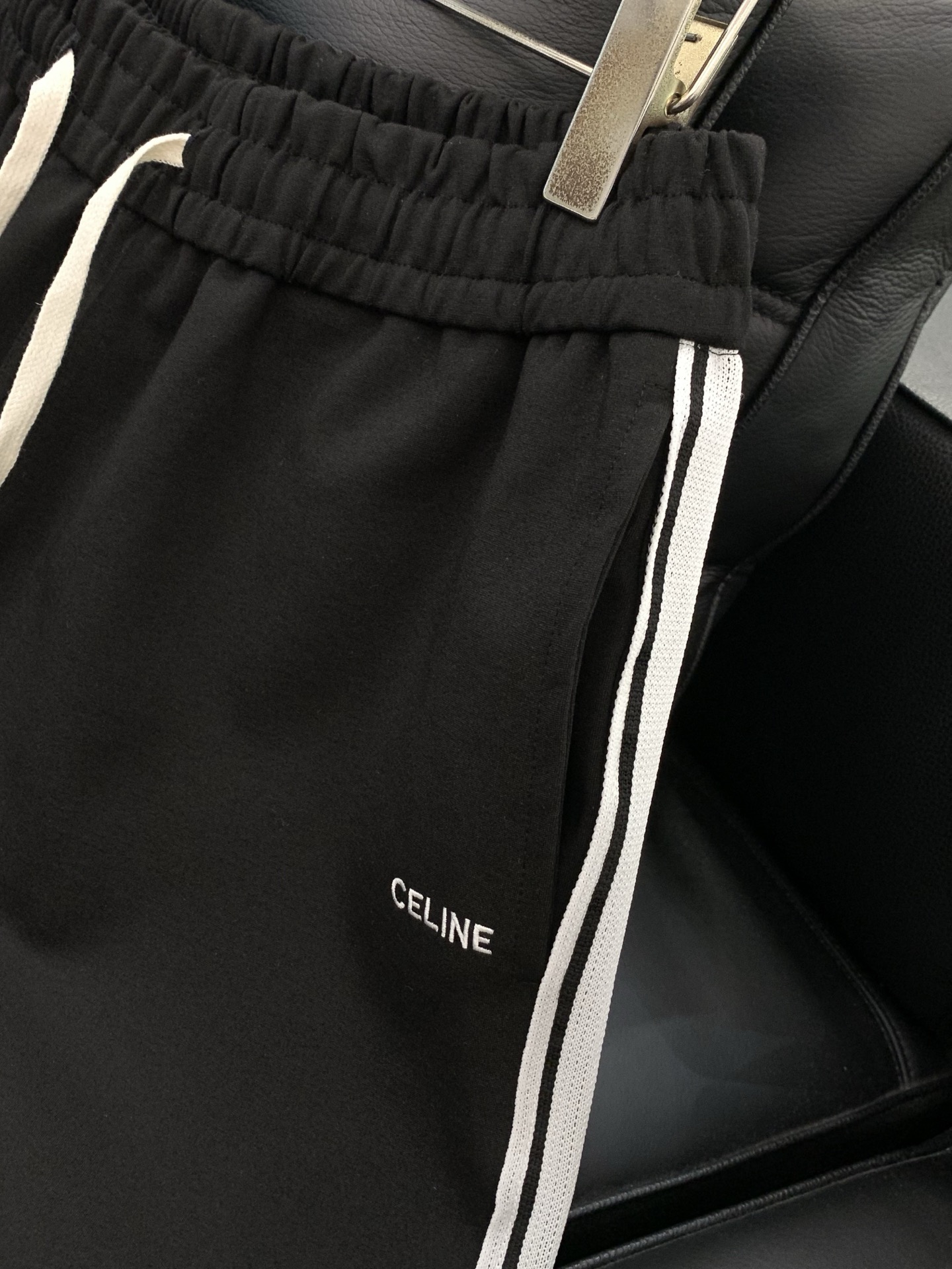 ，Celine 瑟琳，2026夏季新品，专柜同步有售，原单狠货，时尚休闲短裤，采用进口原版面料，顶级刺绣