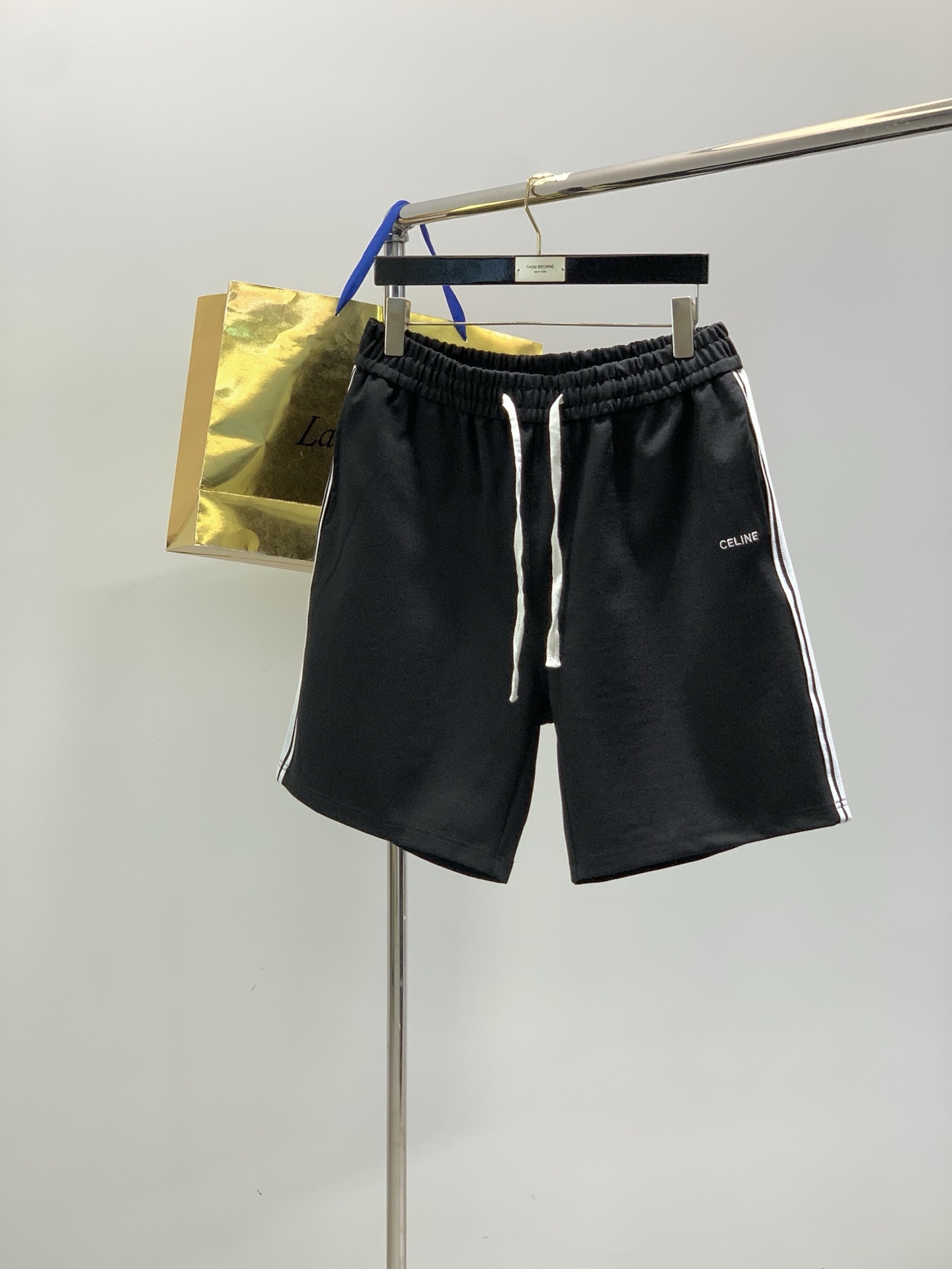 ，Celine 瑟琳，2026夏季新品，专柜同步有售，原单狠货，时尚休闲短裤，采用进口原版面料，顶级刺绣