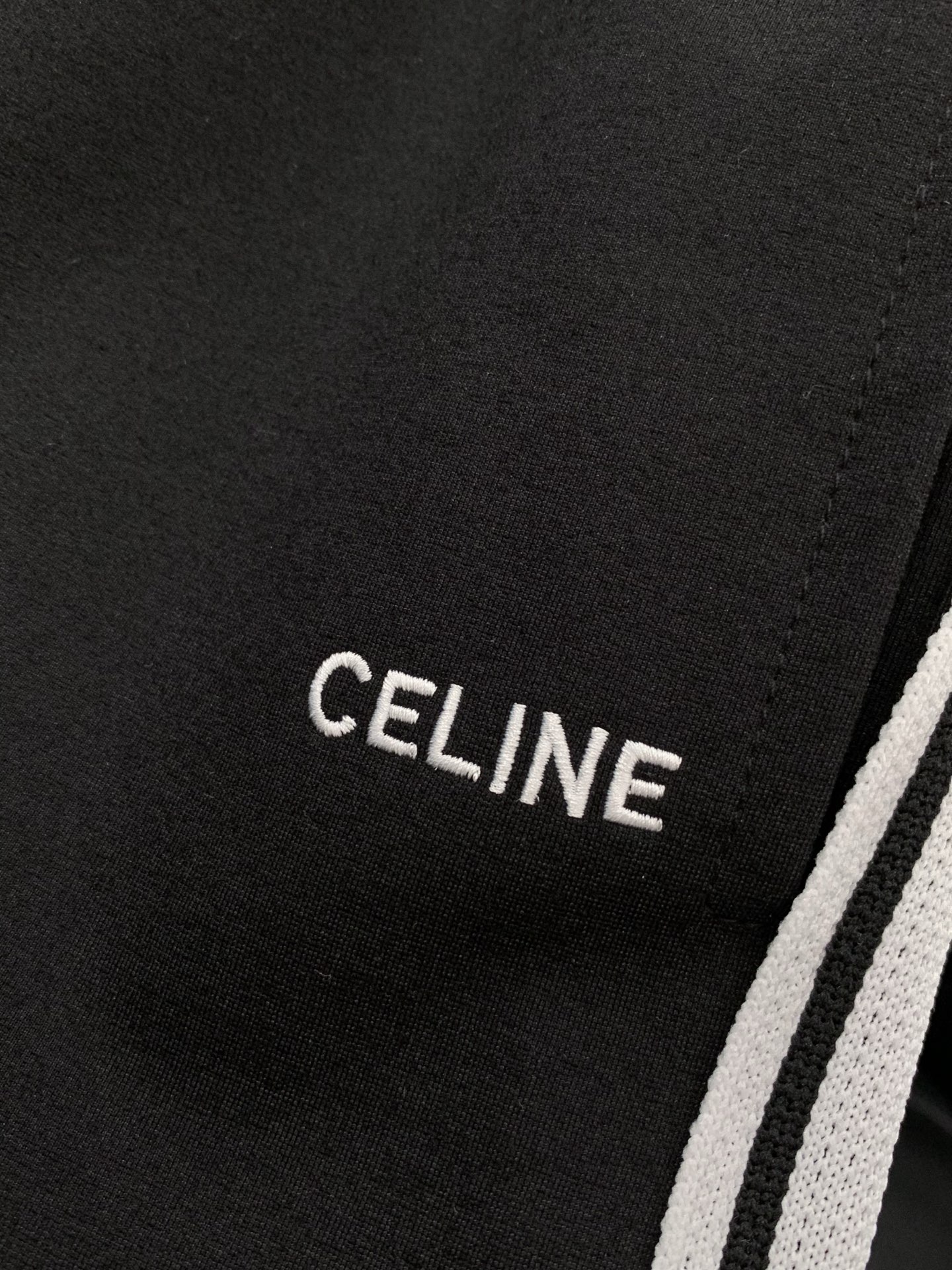 ，Celine 瑟琳，2026夏季新品，专柜同步有售，原单狠货，时尚休闲短裤，采用进口原版面料，顶级刺绣