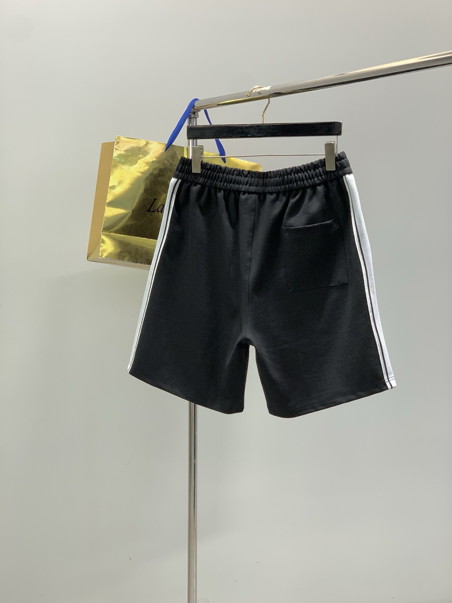，Celine 瑟琳，2026夏季新品，专柜同步有售，原单狠货，时尚休闲短裤，采用进口原版面料，顶级刺绣