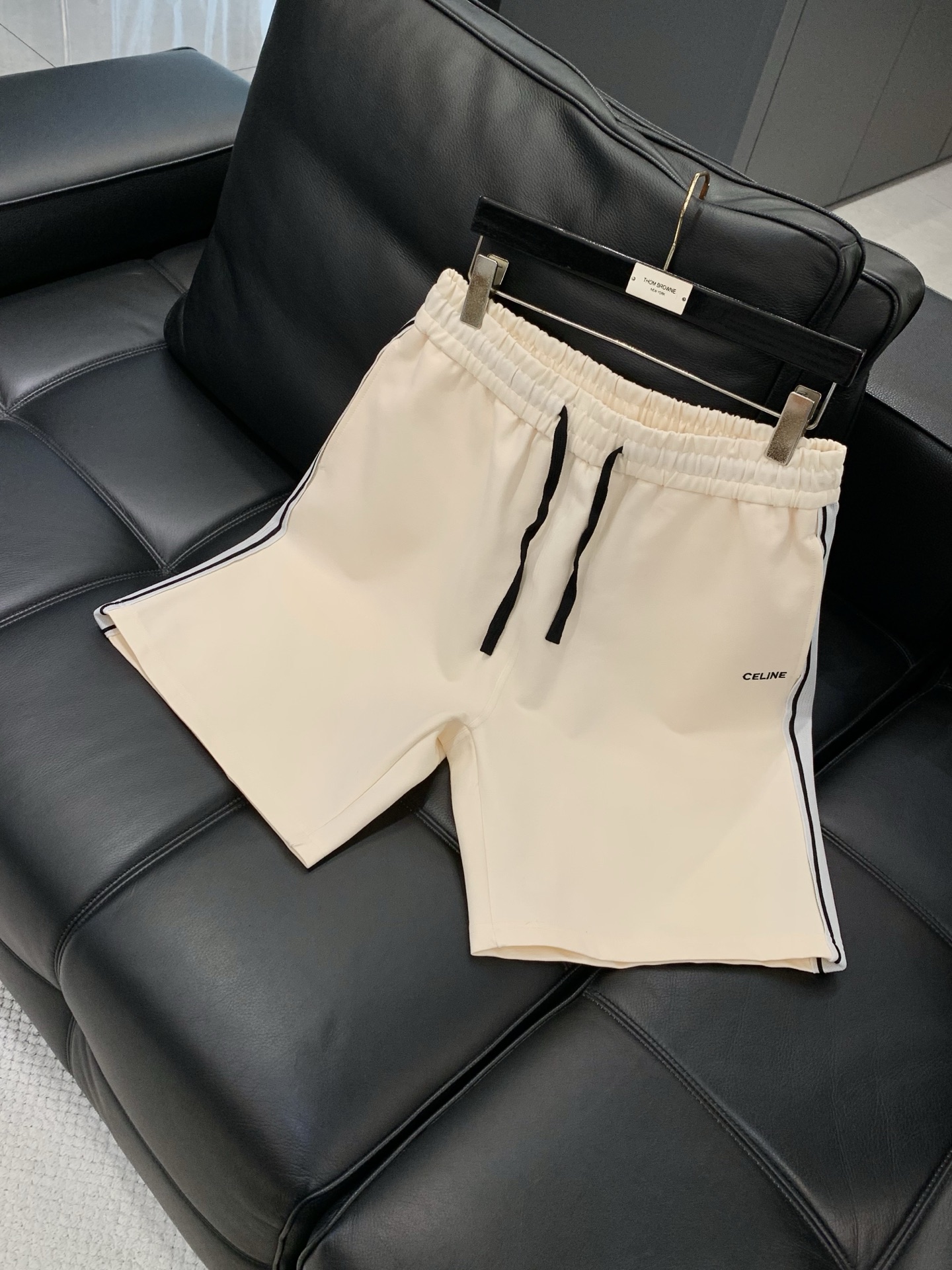 ，Celine 瑟琳，2026夏季新品，专柜同步有售，原单狠货，时尚休闲短裤，采用进口原版面料，顶级刺绣