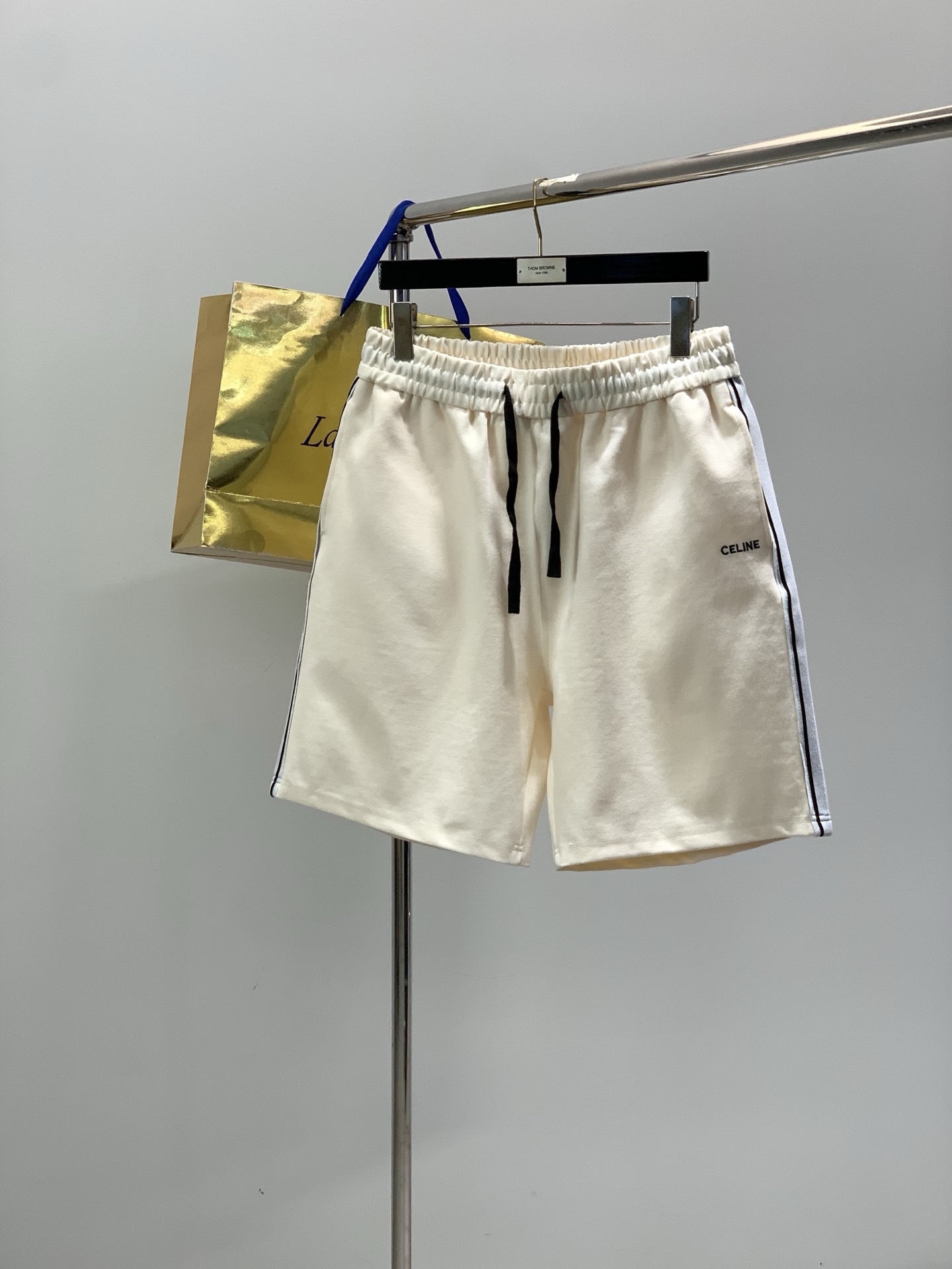 ，Celine 瑟琳，2026夏季新品，专柜同步有售，原单狠货，时尚休闲短裤，采用进口原版面料，顶级刺绣