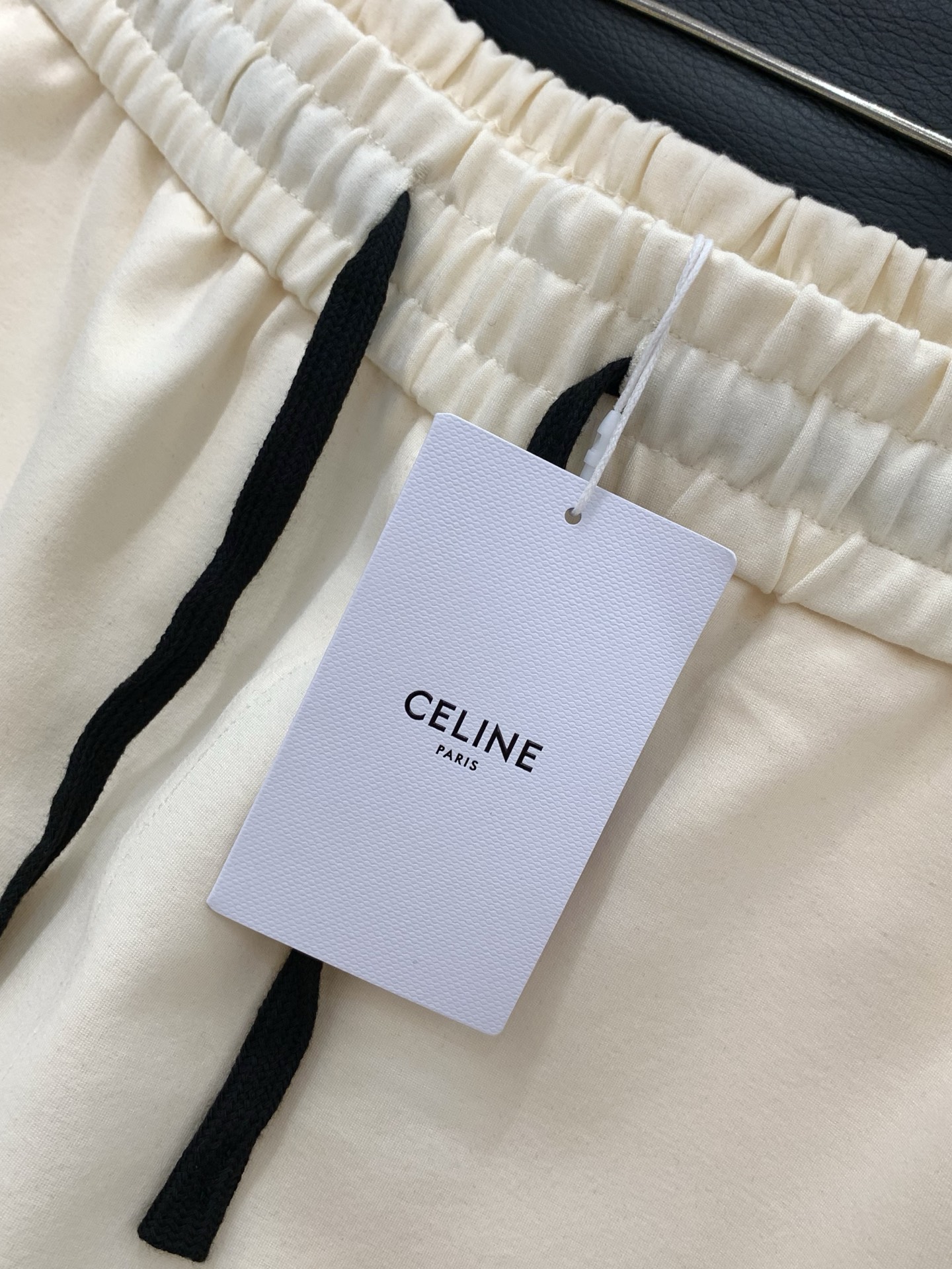 ，Celine 瑟琳，2026夏季新品，专柜同步有售，原单狠货，时尚休闲短裤，采用进口原版面料，顶级刺绣