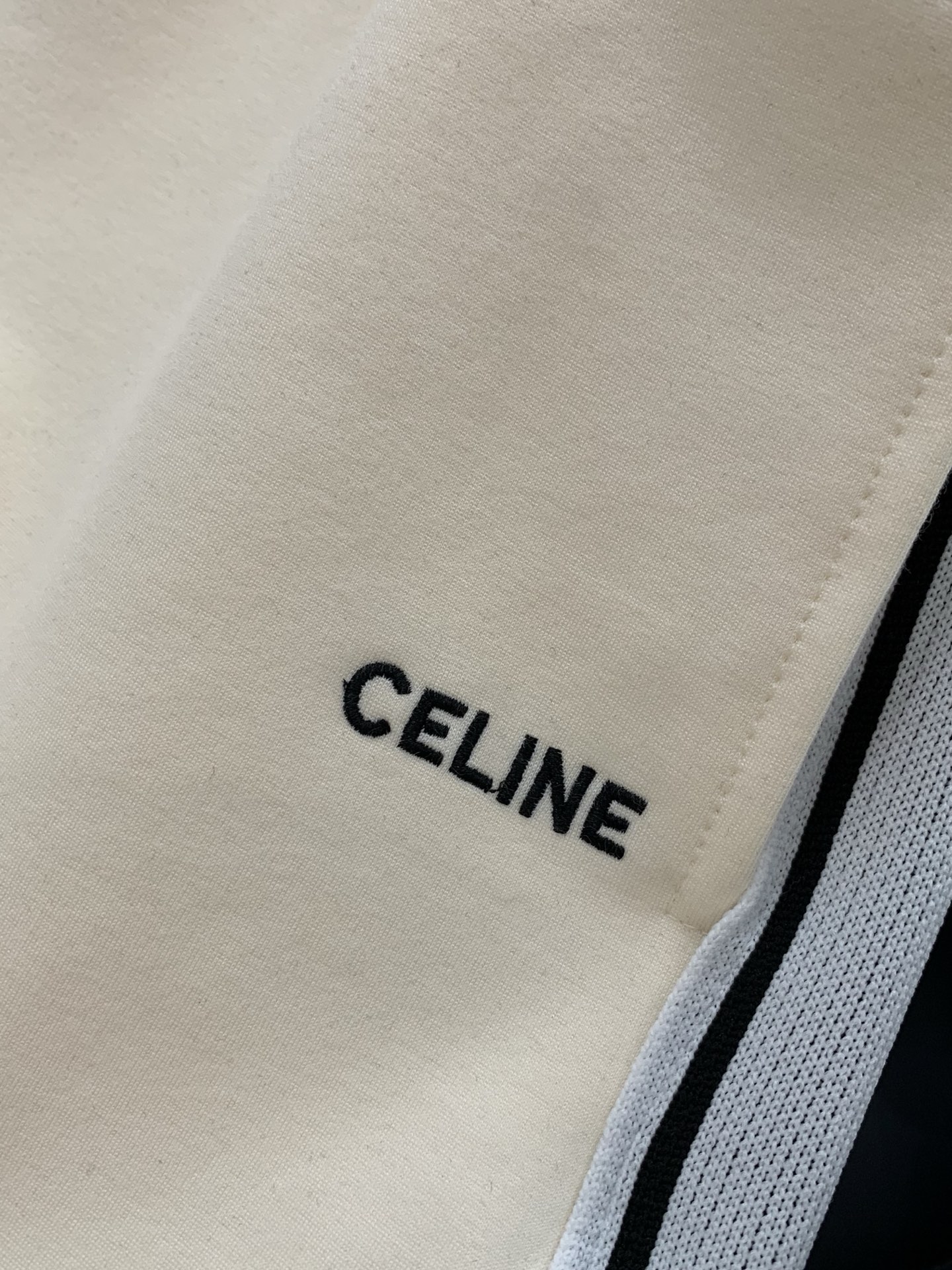 ，Celine 瑟琳，2026夏季新品，专柜同步有售，原单狠货，时尚休闲短裤，采用进口原版面料，顶级刺绣