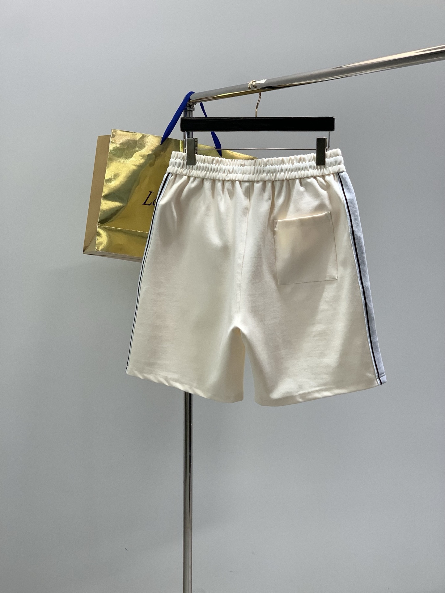 ，Celine 瑟琳，2026夏季新品，专柜同步有售，原单狠货，时尚休闲短裤，采用进口原版面料，顶级刺绣