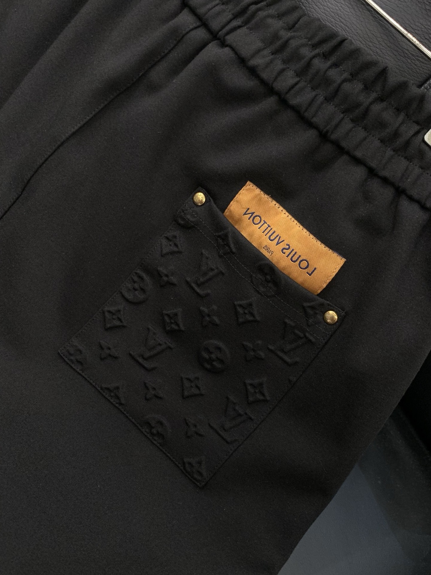 ，LouisVuitton 路易威登，2026夏季最新款，专柜同步有售，原单狠货，时尚休闲短裤，上身很有