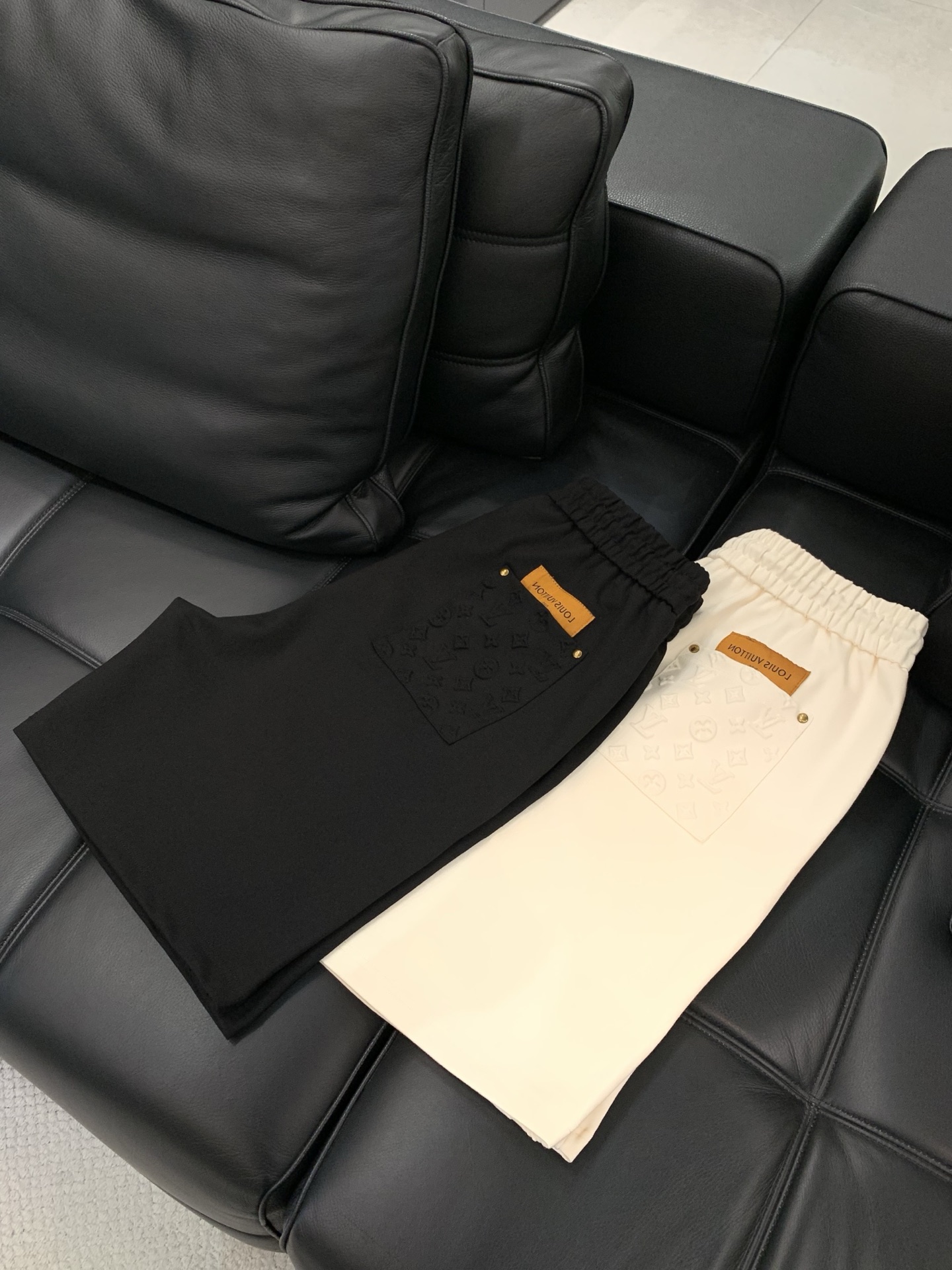 ，LouisVuitton 路易威登，2026夏季最新款，专柜同步有售，原单狠货，时尚休闲短裤，上身很有